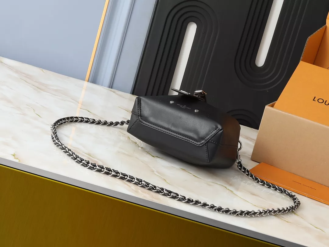 Resilient 6081 Louis Vuitton AAA Quality Handbags For Women