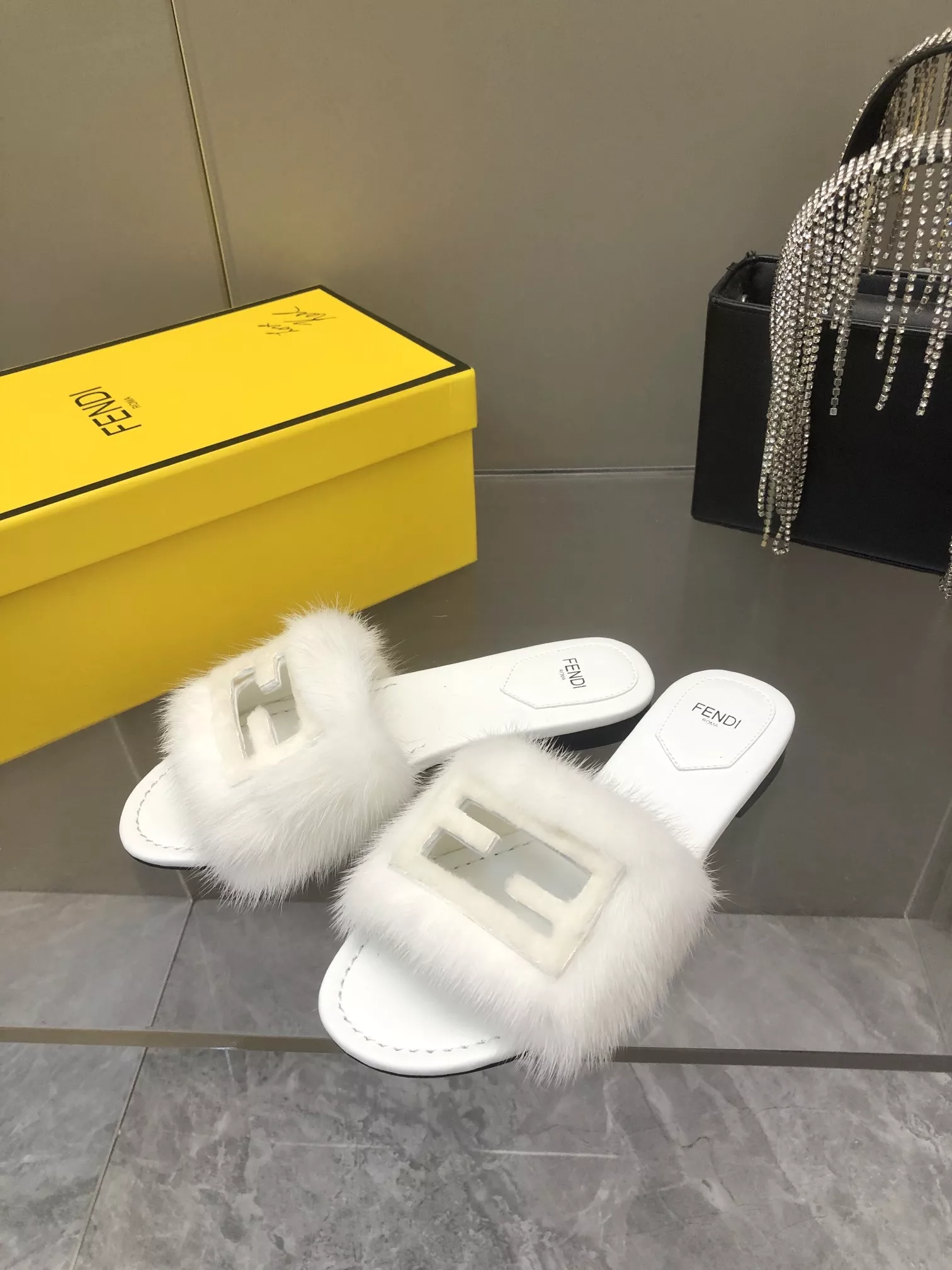 Resilient 6328 Fendi Slippers For Women