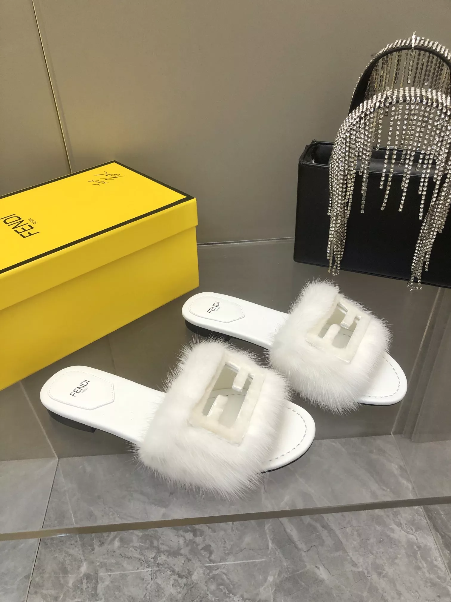Resilient 6328 Fendi Slippers For Women