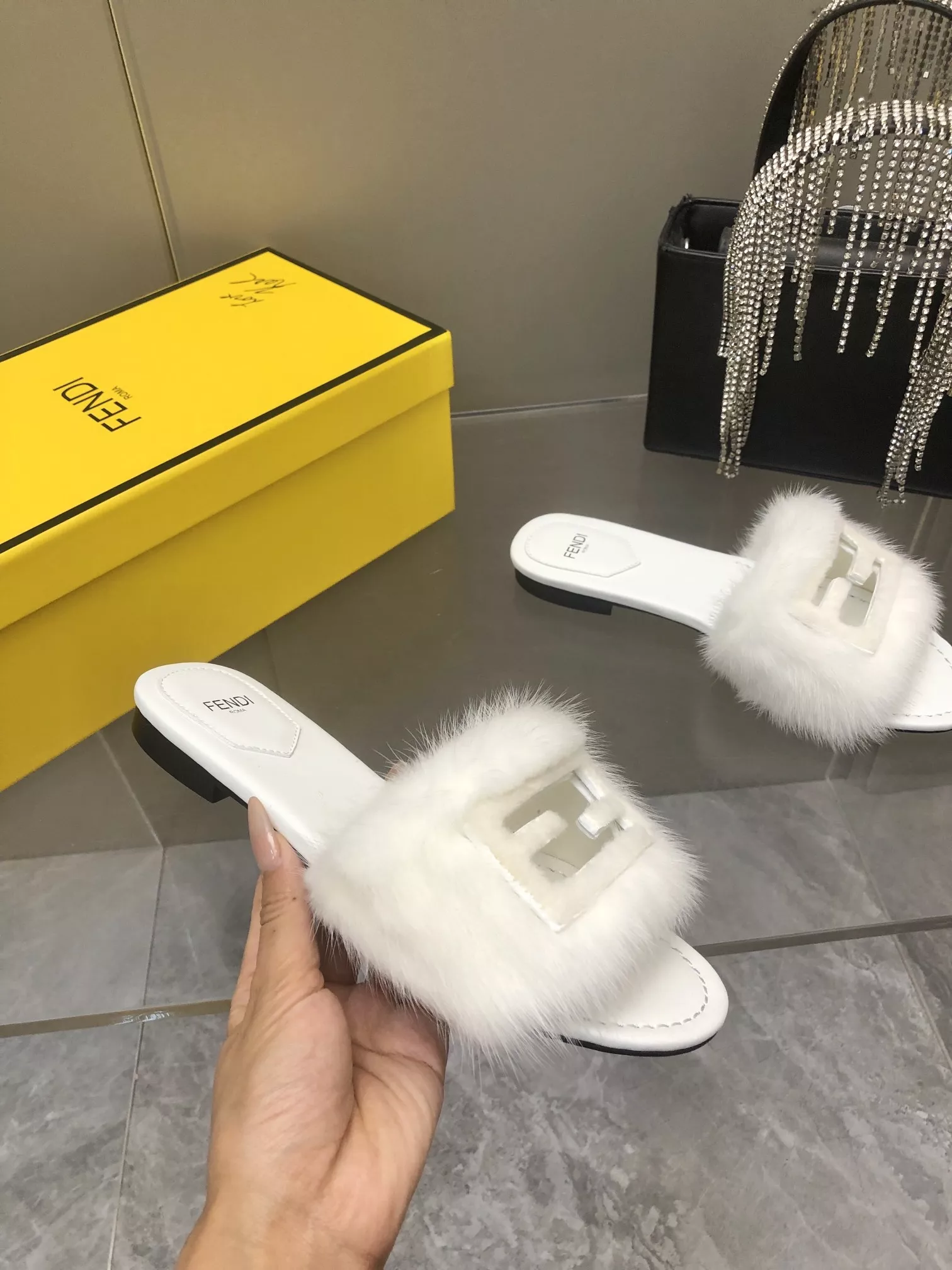 Resilient 6328 Fendi Slippers For Women