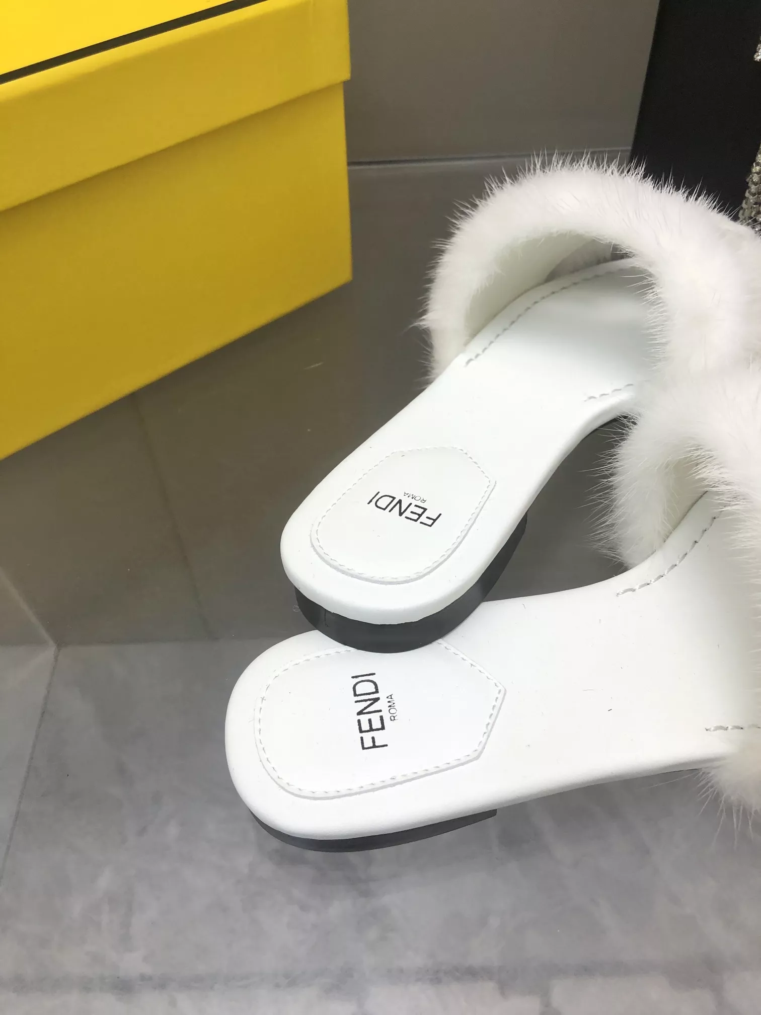 Resilient 6328 Fendi Slippers For Women