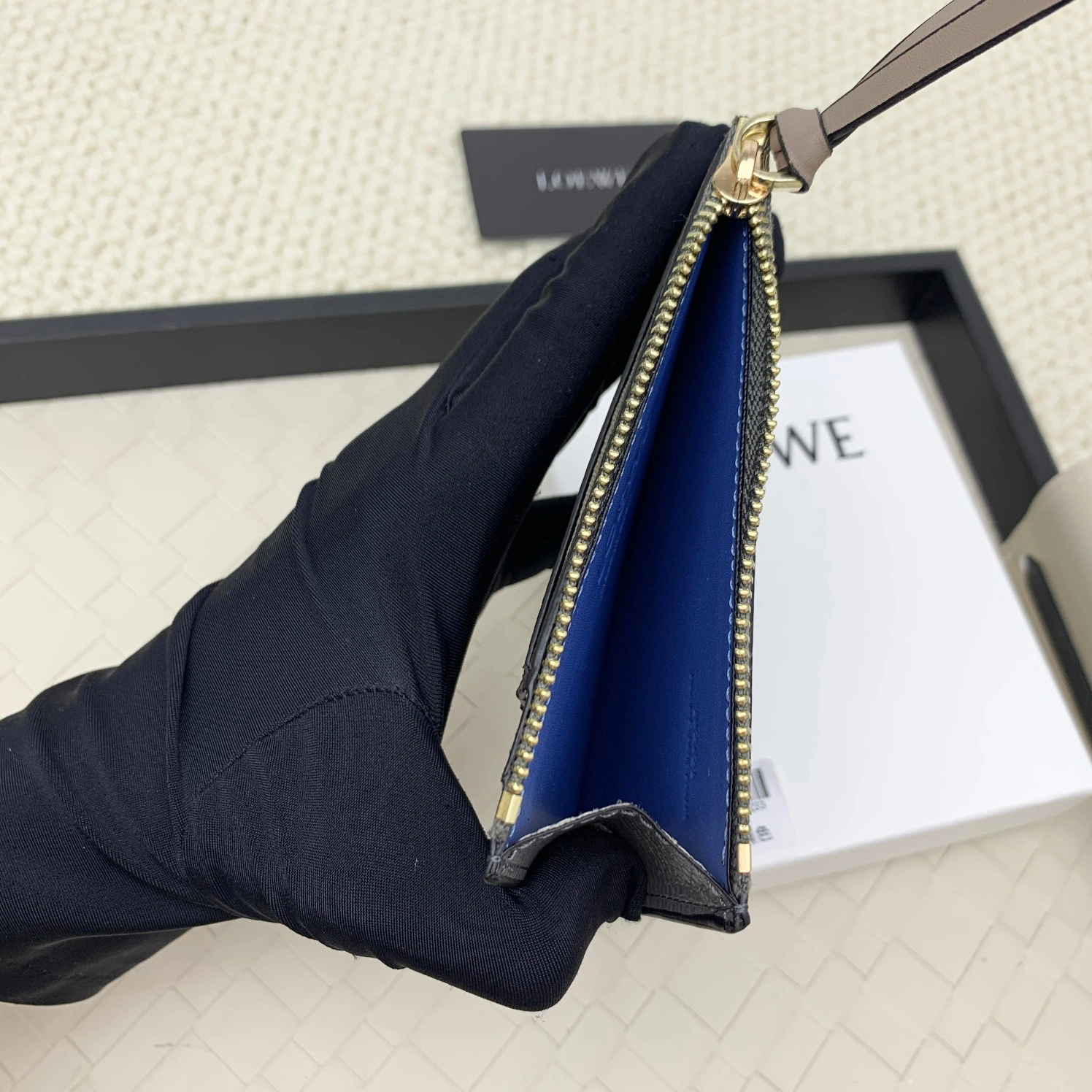 Resilient 6526 LOEWE Card Case
