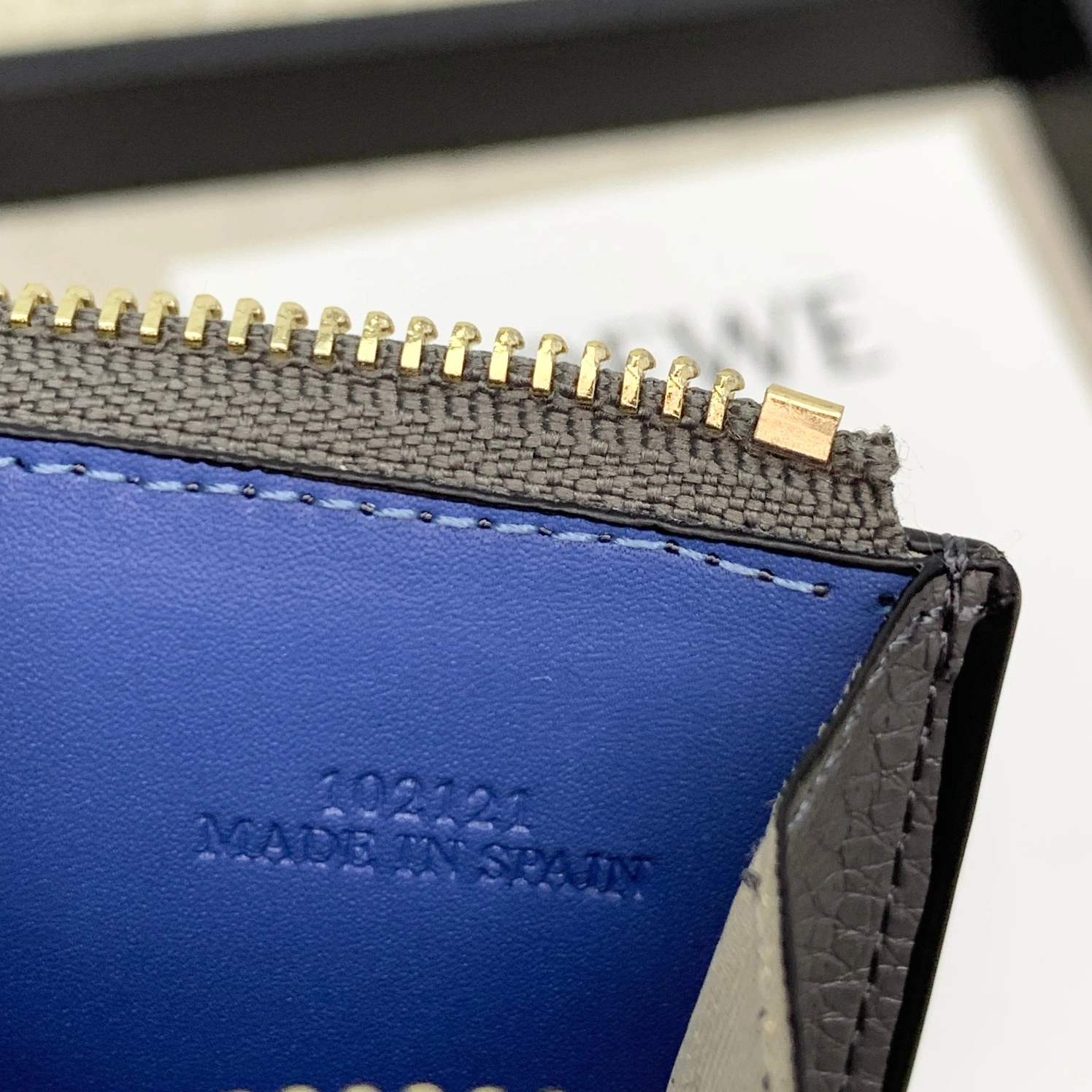 Resilient 6526 LOEWE Card Case