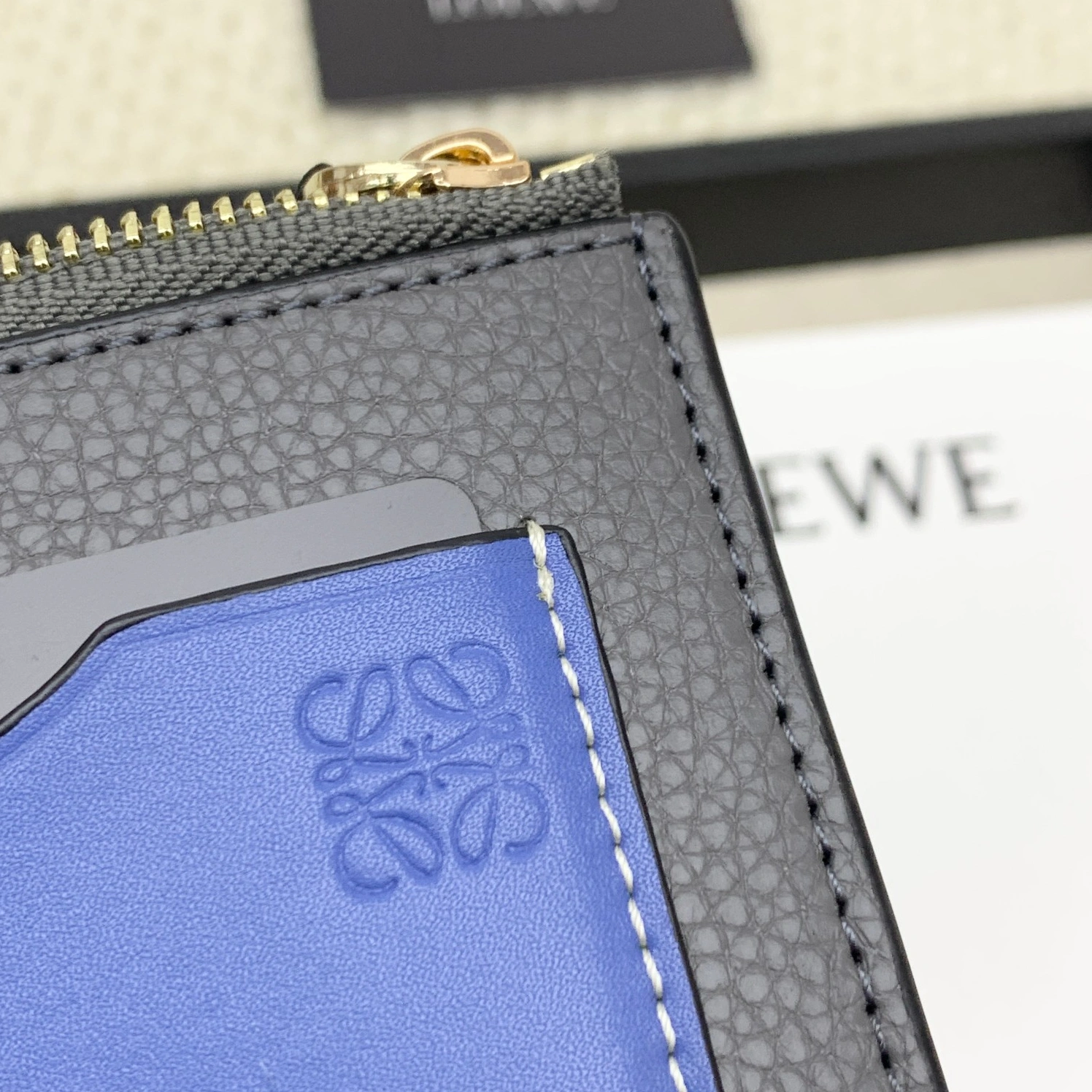 Resilient 6526 LOEWE Card Case