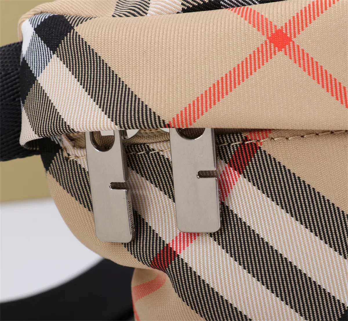 Resilient 6586 Burberry AAA Quality Belt Bags