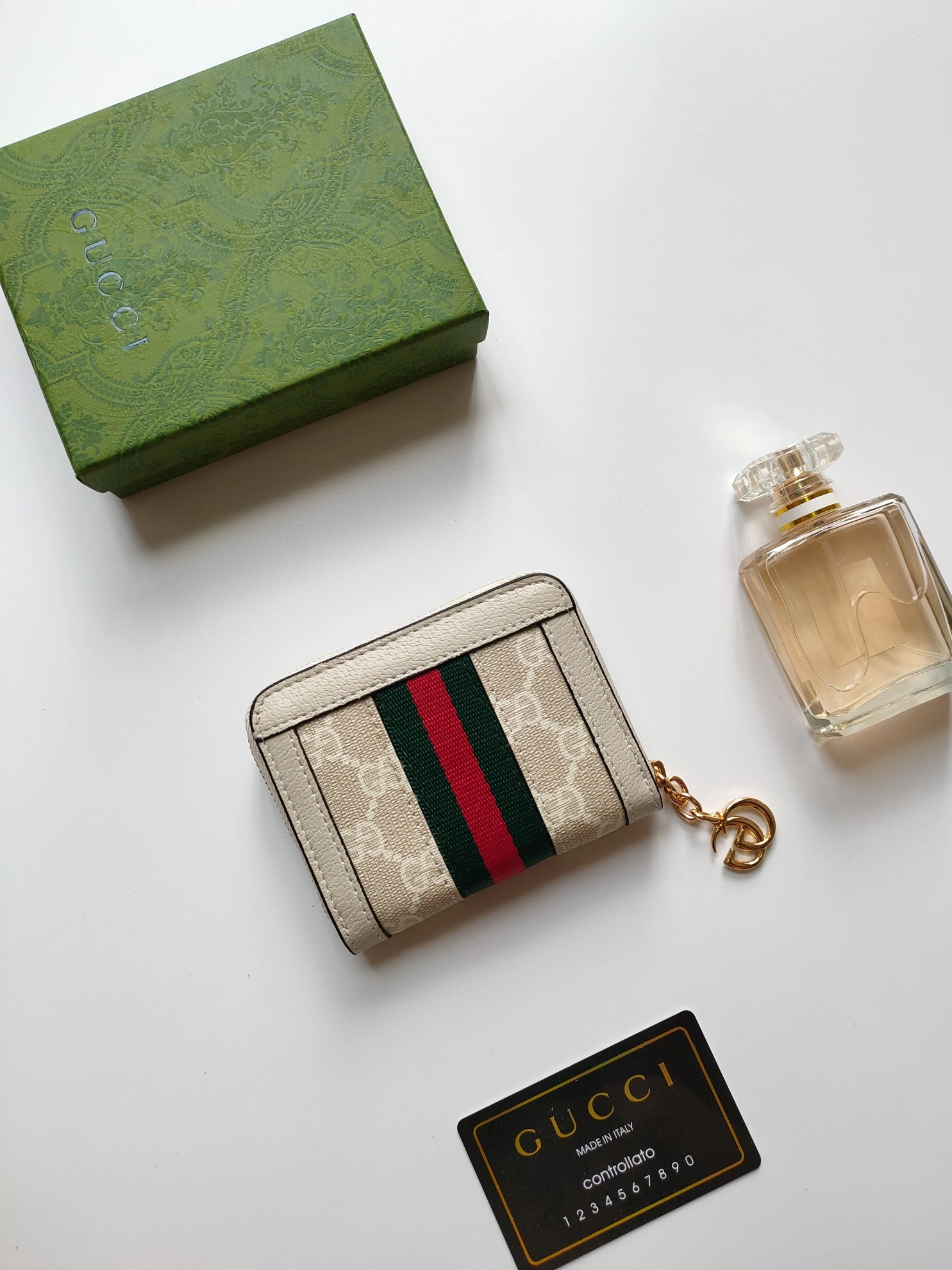 Resilient 6661 Gucci Wallets