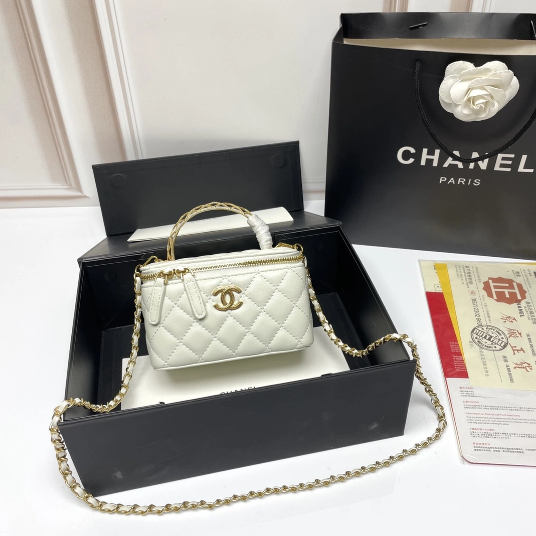 Resilient 675 Chanel AAA Quality Messenger Bags For Women