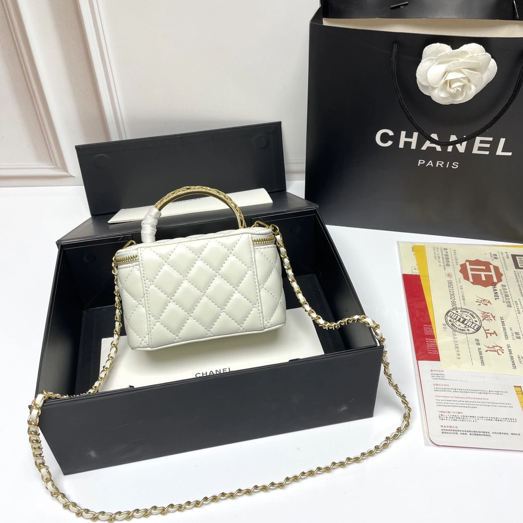 Resilient 675 Chanel AAA Quality Messenger Bags For Women
