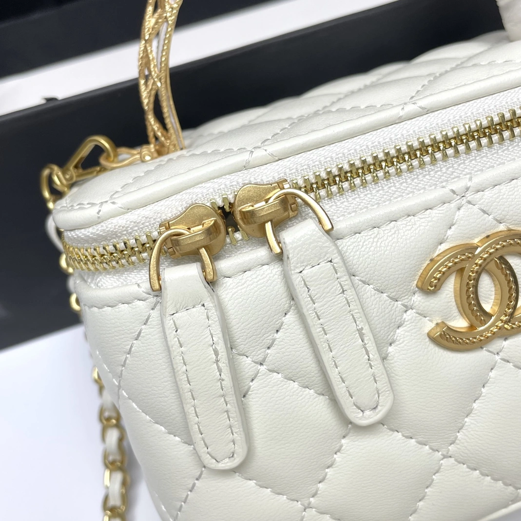 Resilient 675 Chanel AAA Quality Messenger Bags For Women