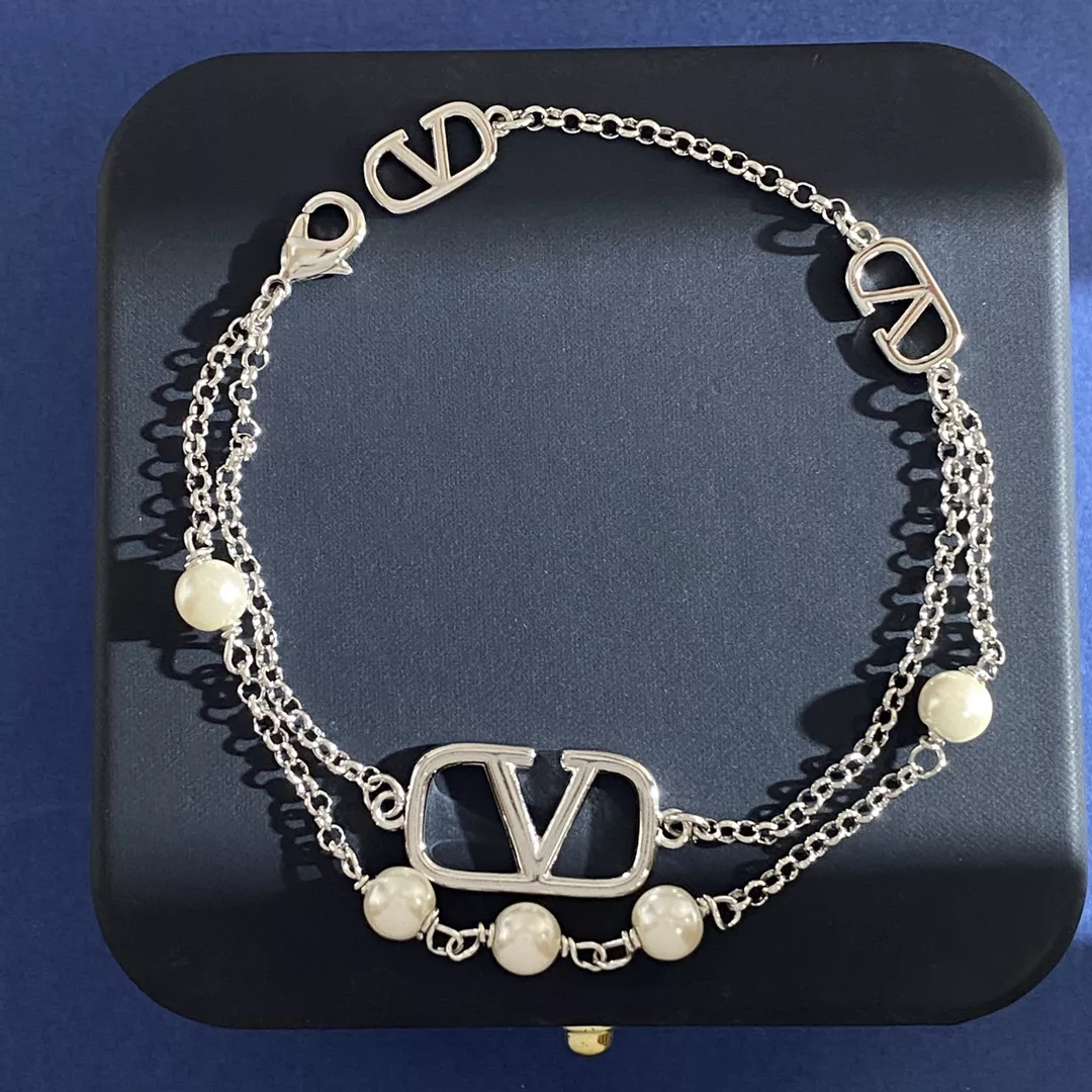 Resilient 6800 Valentino Bracelets For Women