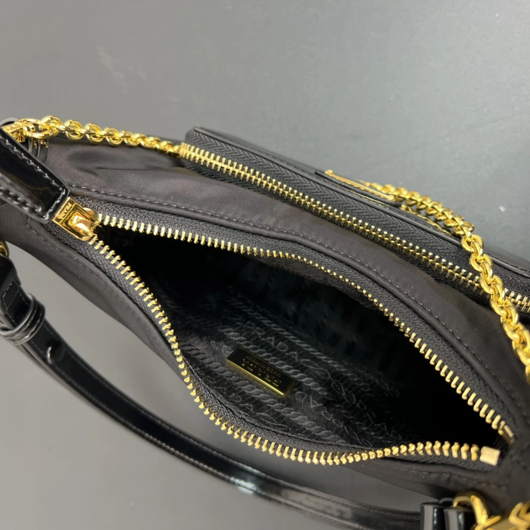 Resilient 6825 Prada AAA Quality Shoulder Bags For Women