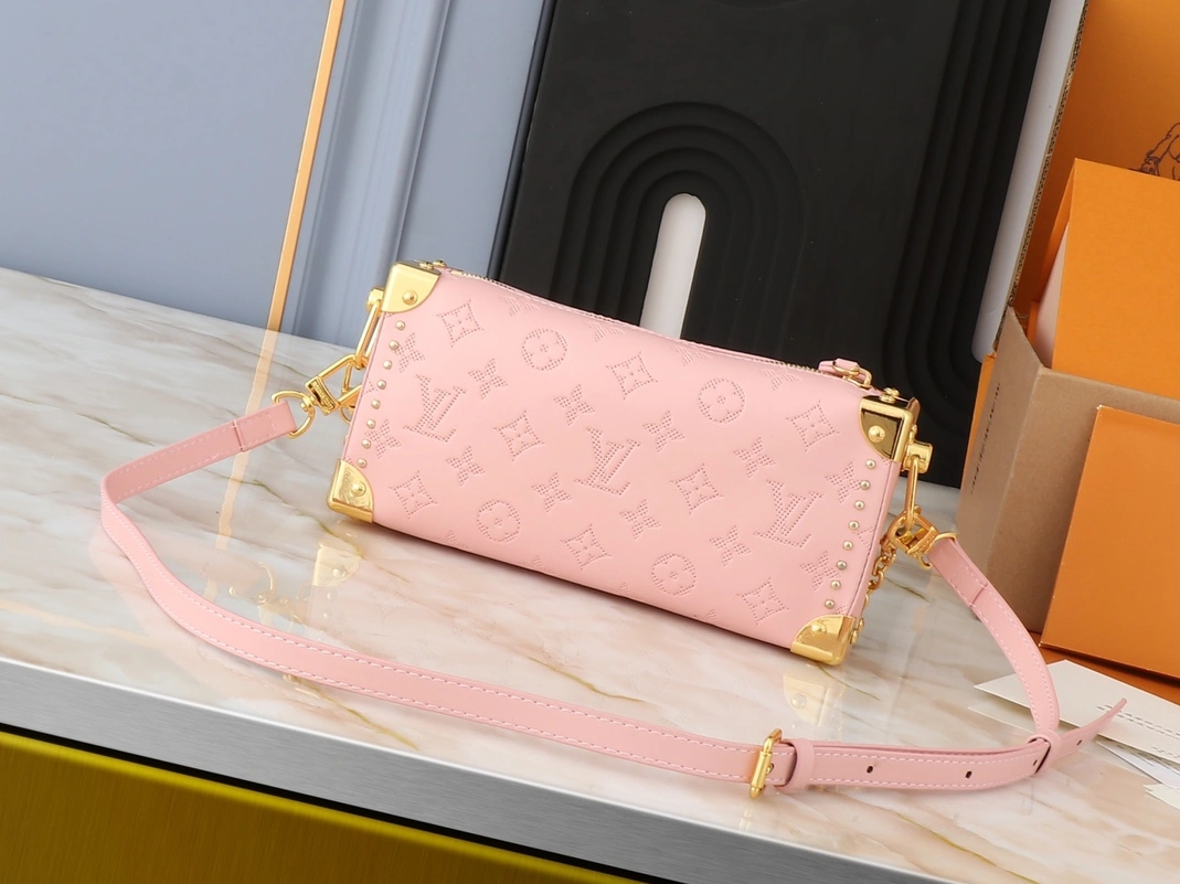 Resilient 6942 Louis Vuitton AAA Quality Messenger Bags For Women