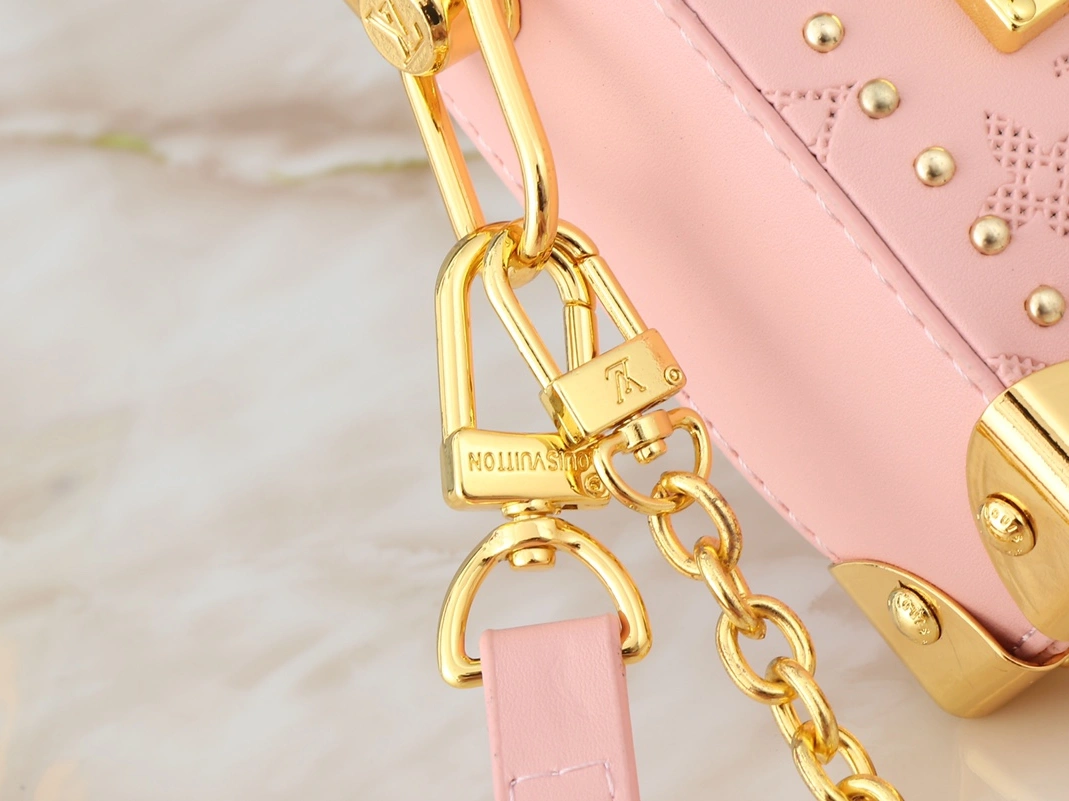 Resilient 6942 Louis Vuitton AAA Quality Messenger Bags For Women