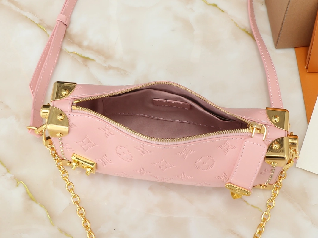 Resilient 6942 Louis Vuitton AAA Quality Messenger Bags For Women