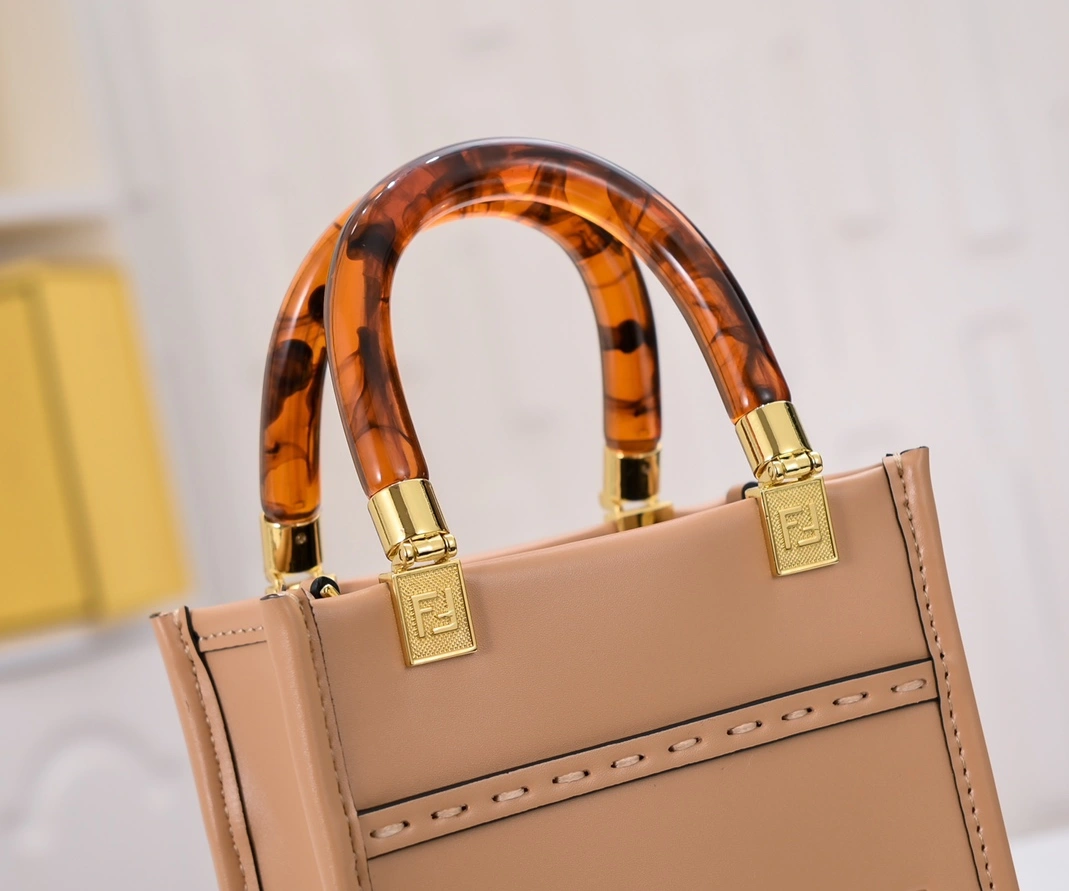 Resilient 6968 Fendi AAA Quality Handbags For Women