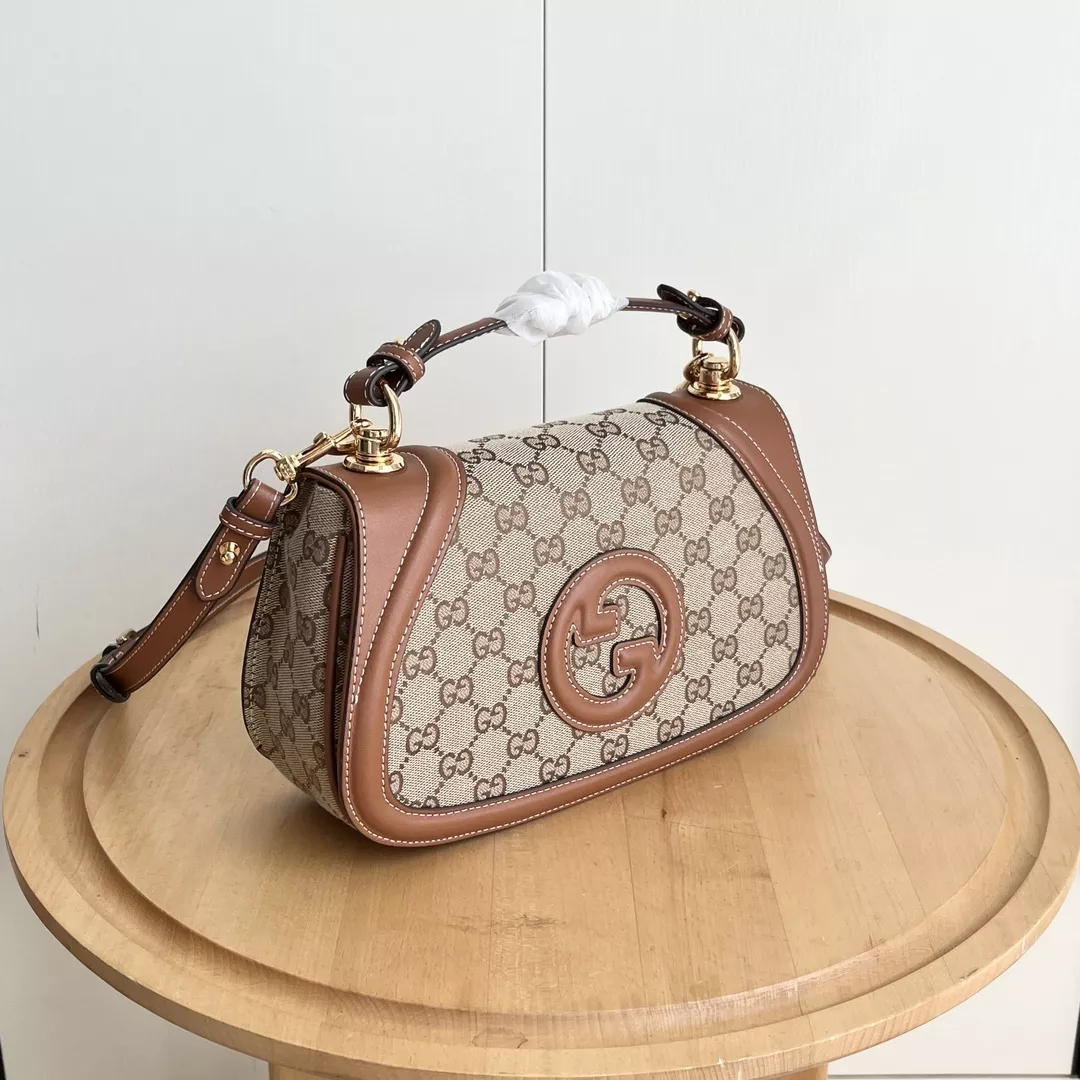 Resilient 7110 Gucci AAA Quality Messenger Bags For Women