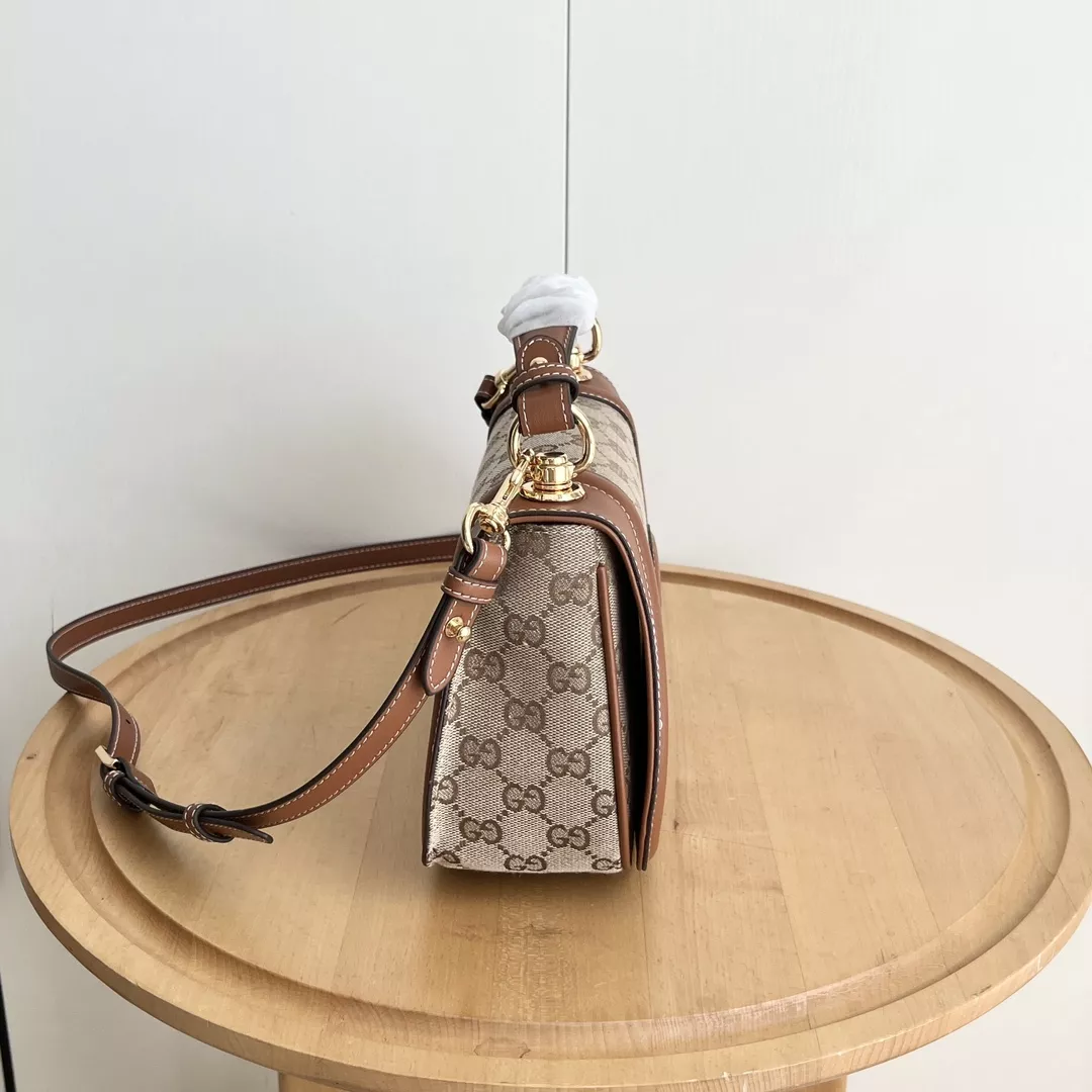 Resilient 7110 Gucci AAA Quality Messenger Bags For Women