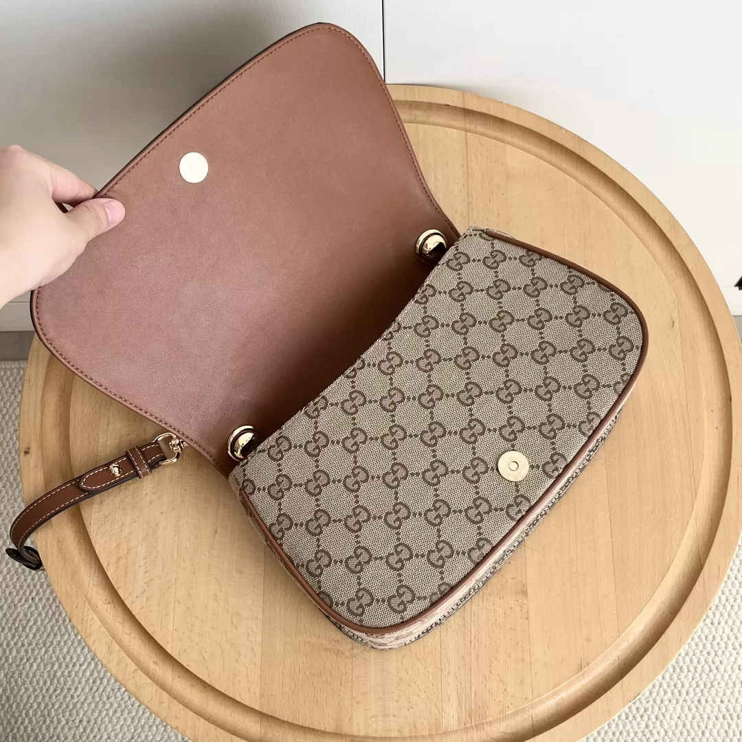 Resilient 7110 Gucci AAA Quality Messenger Bags For Women
