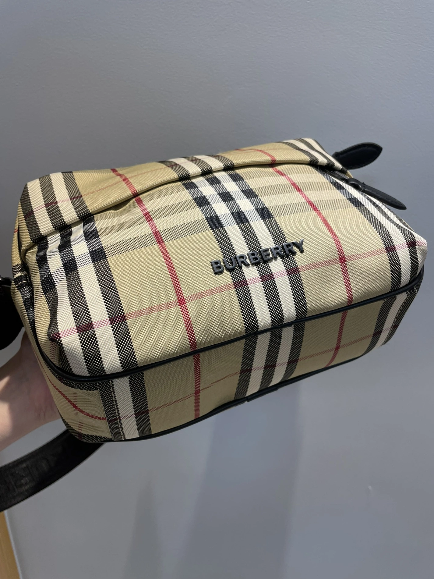 Resilient 7435 Burberry AAA Man Messenger Bags