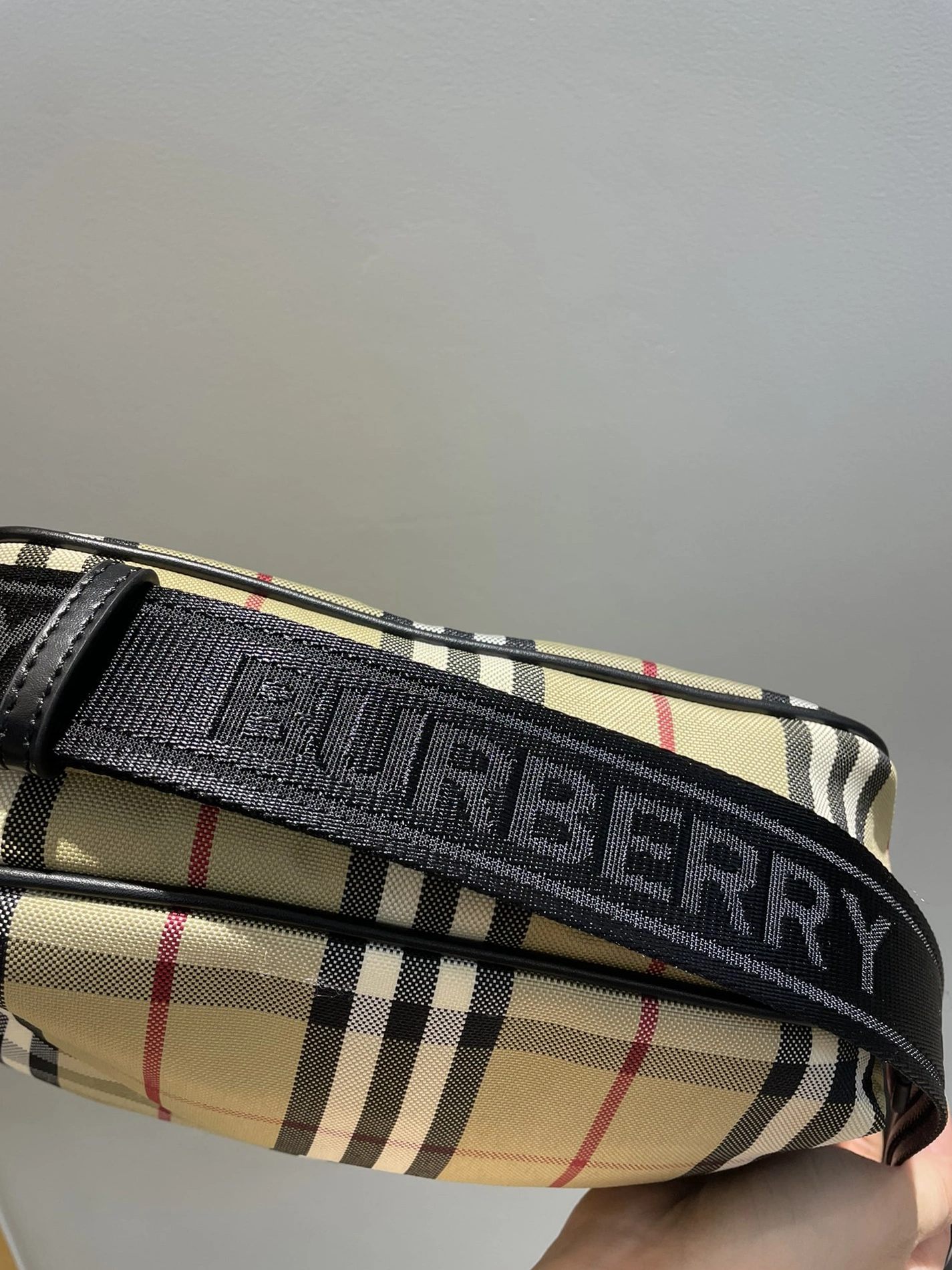 Resilient 7435 Burberry AAA Man Messenger Bags