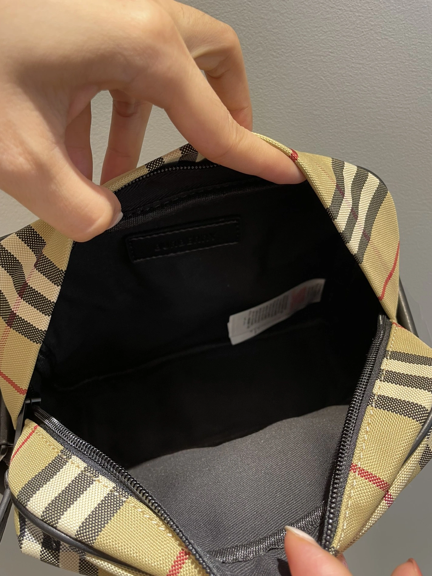Resilient 7435 Burberry AAA Man Messenger Bags