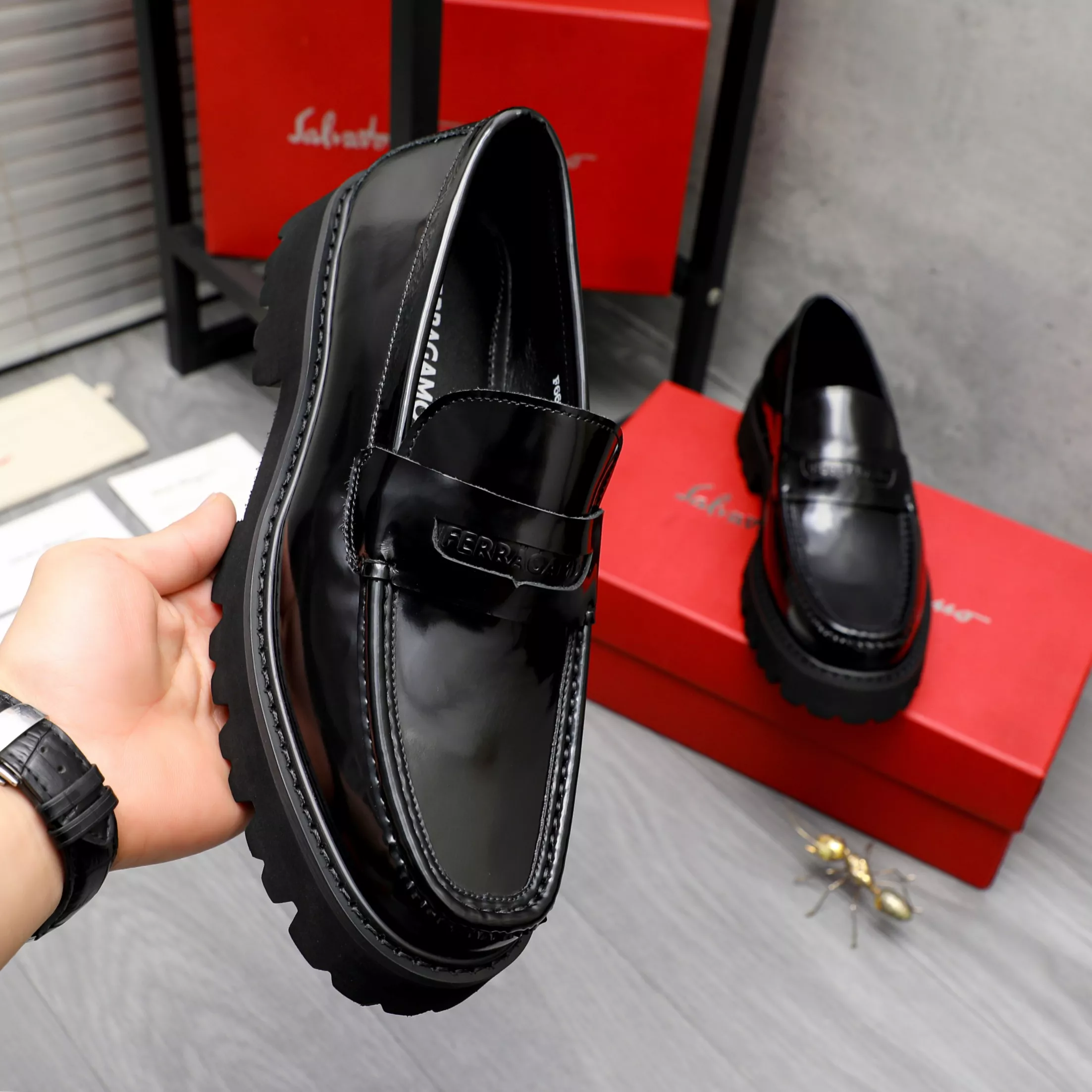 Resilient 7635 Salvatore Ferragamo Leather Shoes For Men
