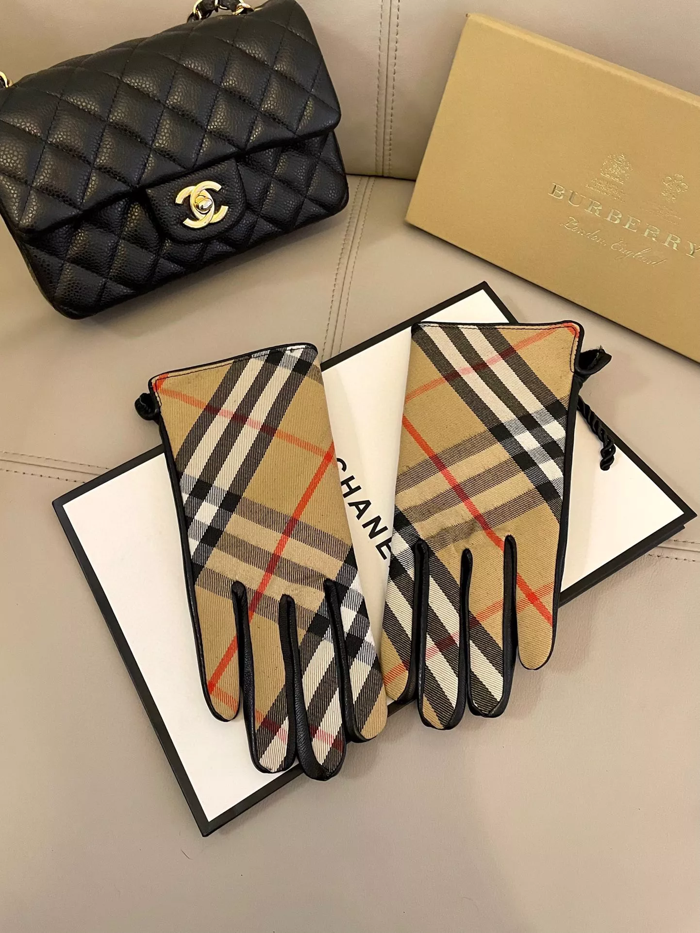 Resilient 7774 Burberry Gloves For Men