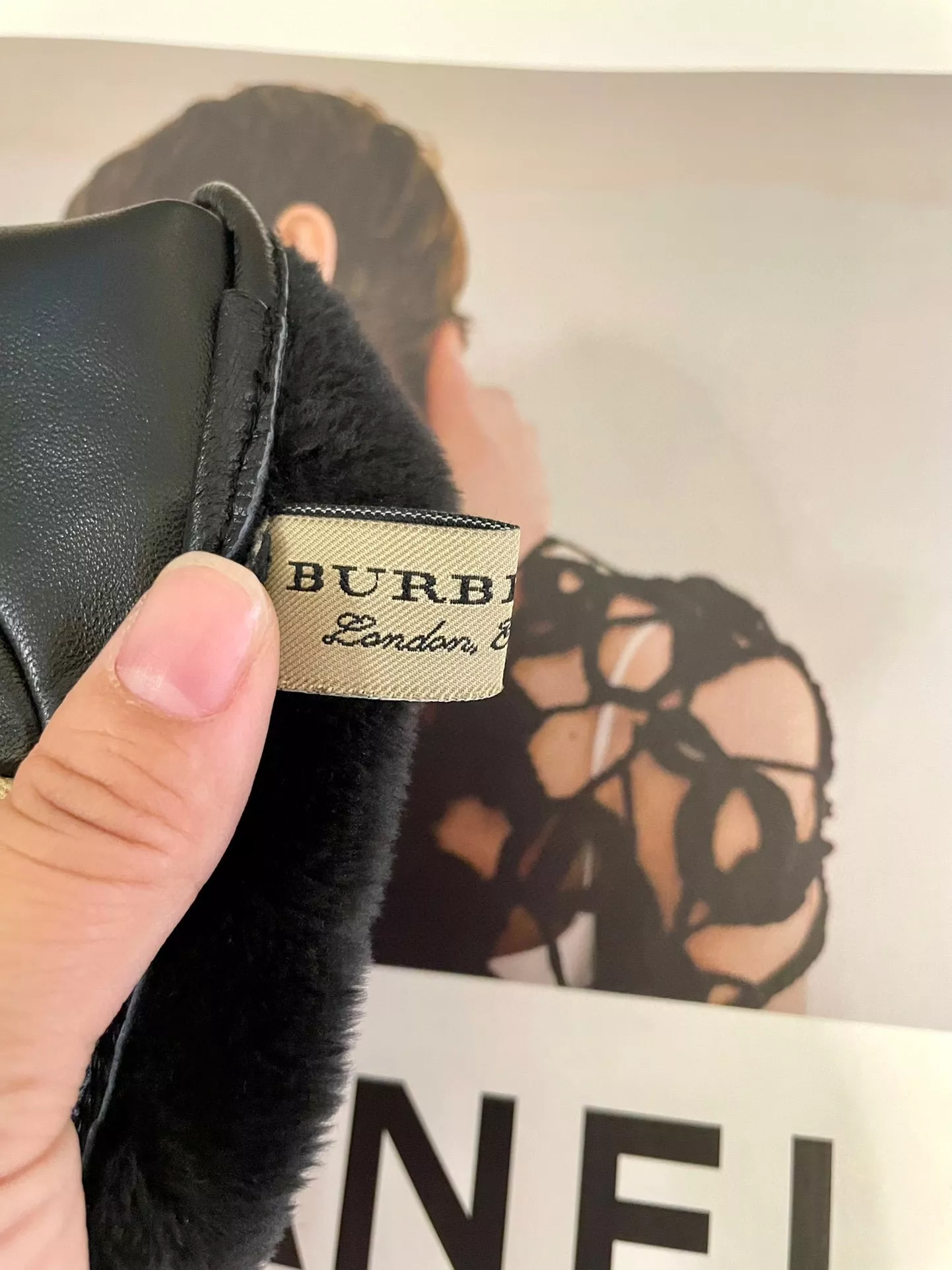 Resilient 7774 Burberry Gloves For Men