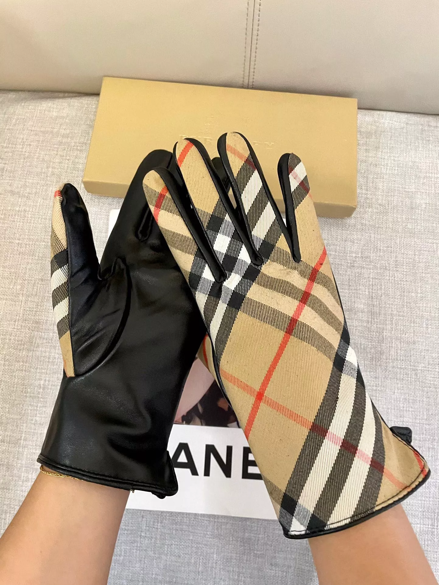 Resilient 7774 Burberry Gloves For Men