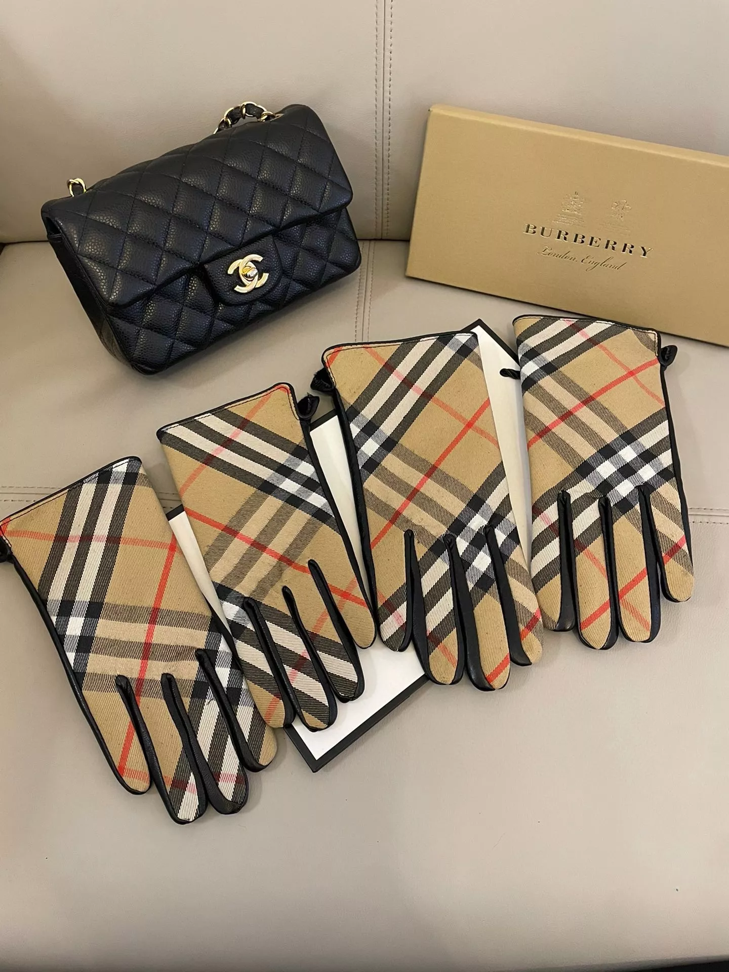 Resilient 7774 Burberry Gloves For Men