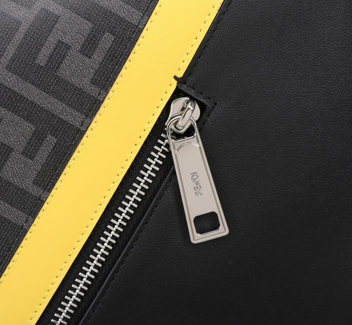 Resilient 7794 Fendi AAA Man Messenger Bags