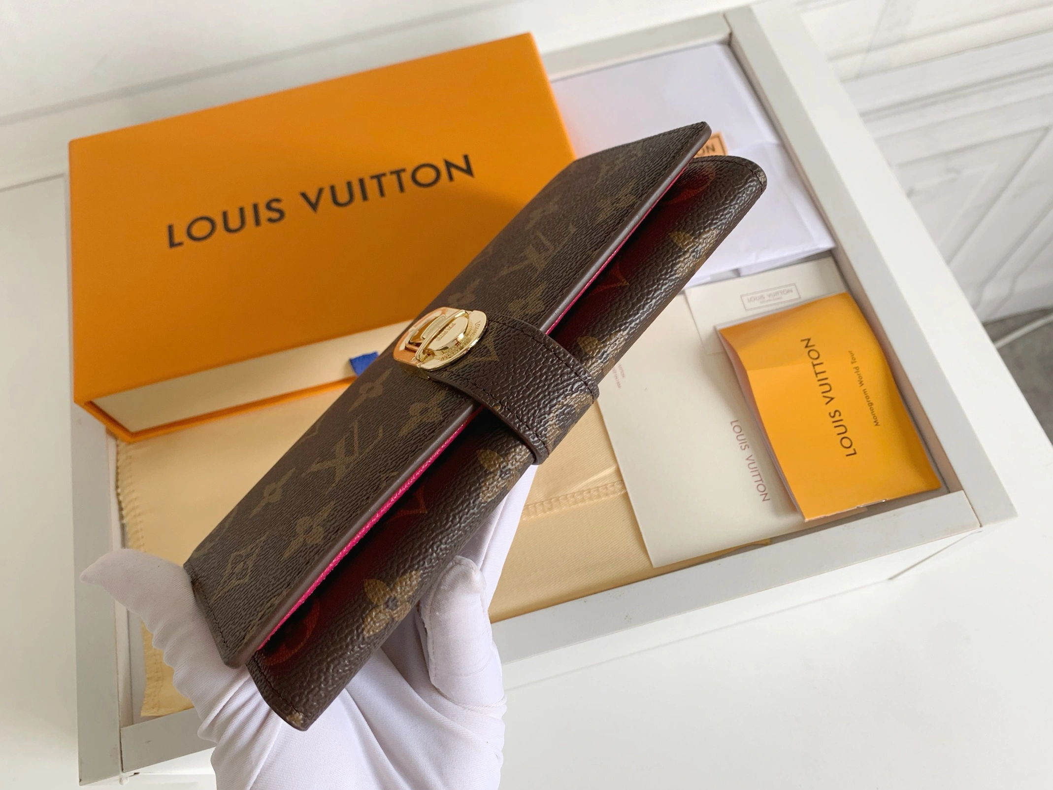 Resilient 800 Louis Vuitton LV Card Case For Women
