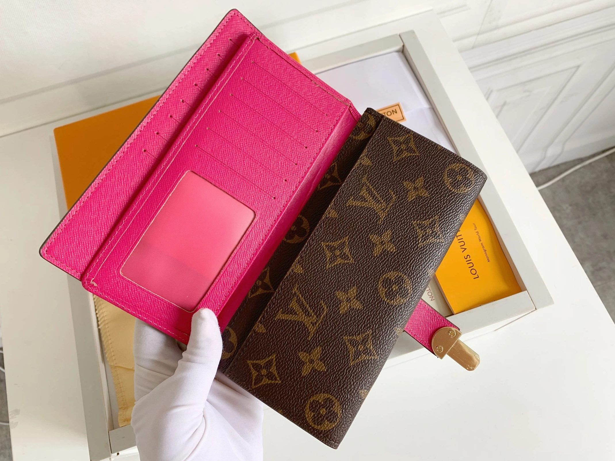 Resilient 800 Louis Vuitton LV Card Case For Women