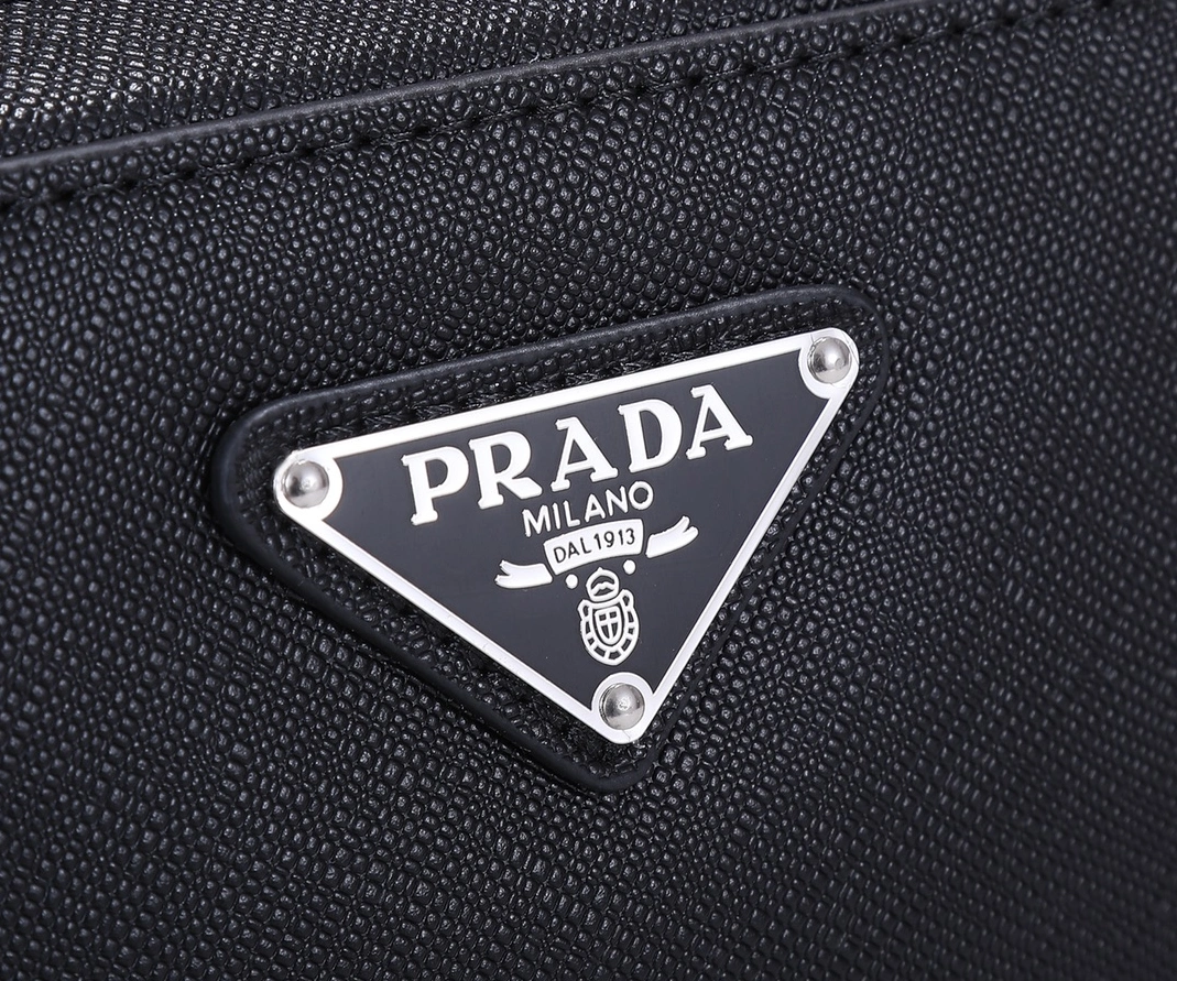 Resilient 8114 Prada AAA Man Wallets
