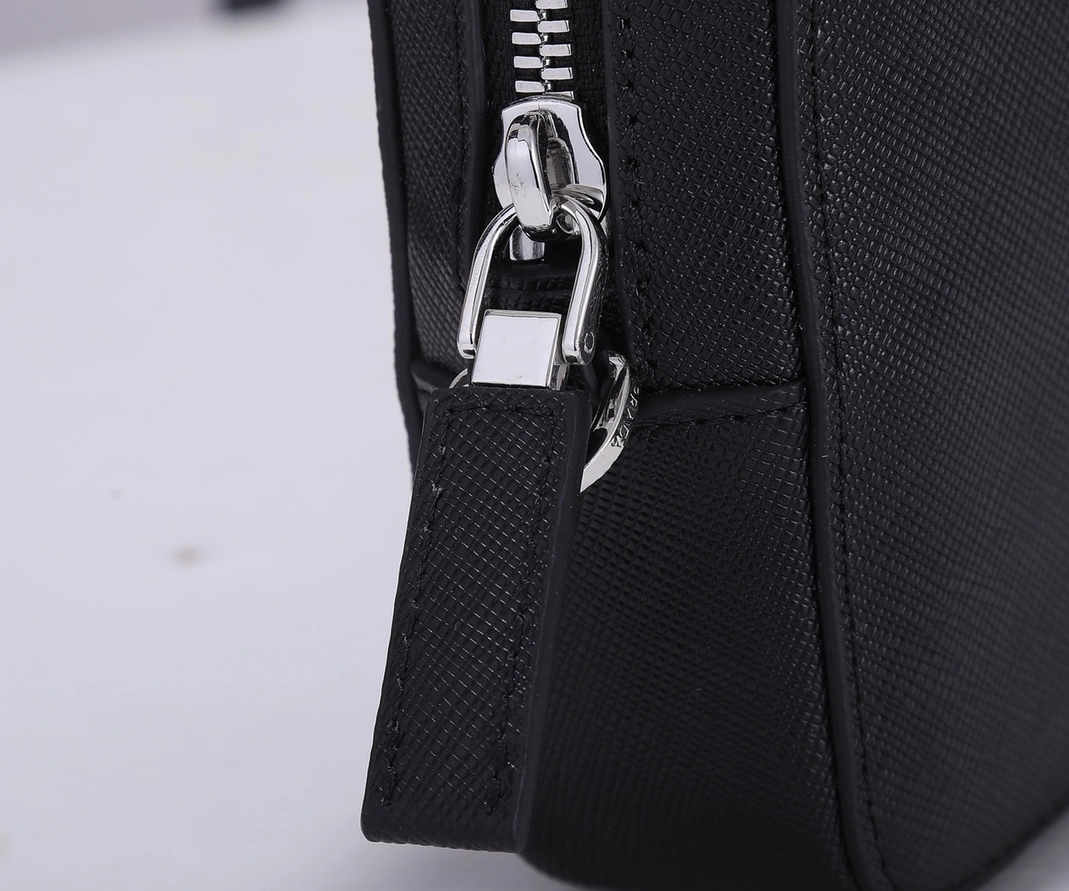 Resilient 8114 Prada AAA Man Wallets