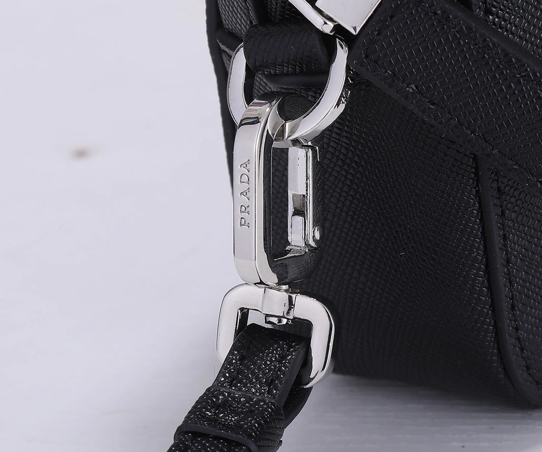 Resilient 8114 Prada AAA Man Wallets