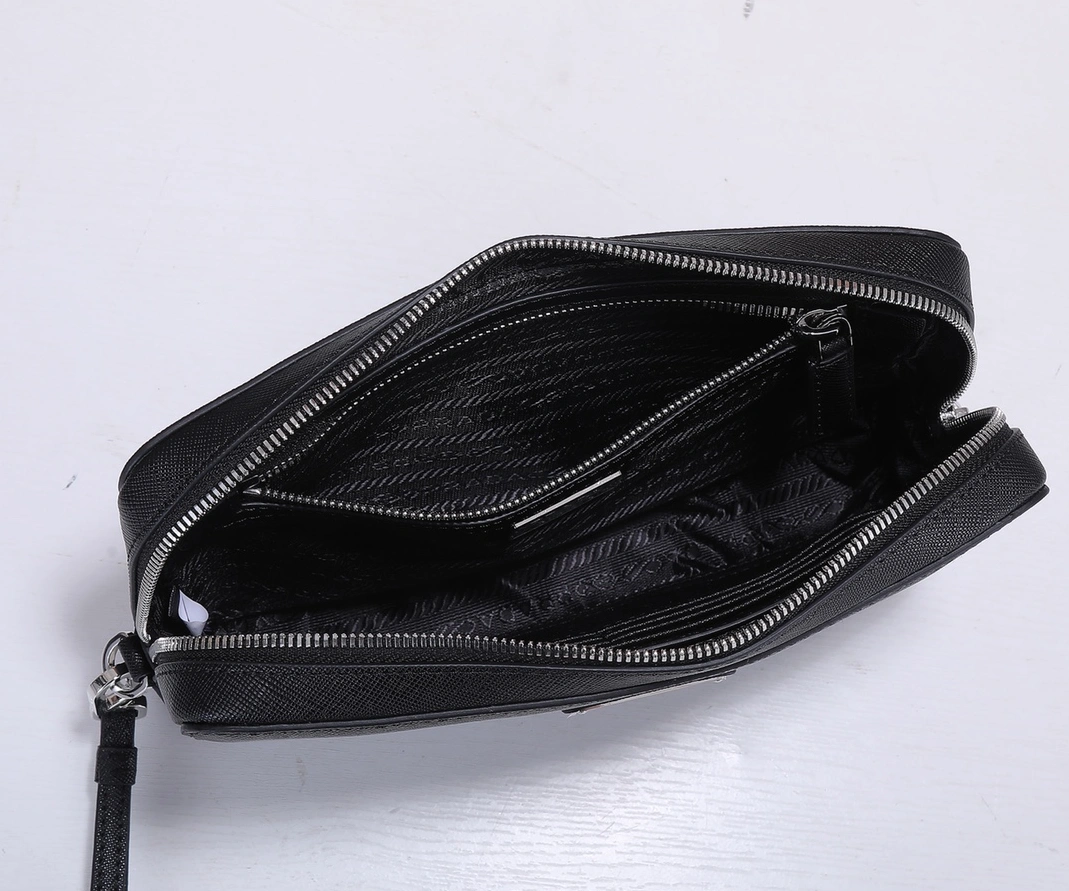 Resilient 8114 Prada AAA Man Wallets
