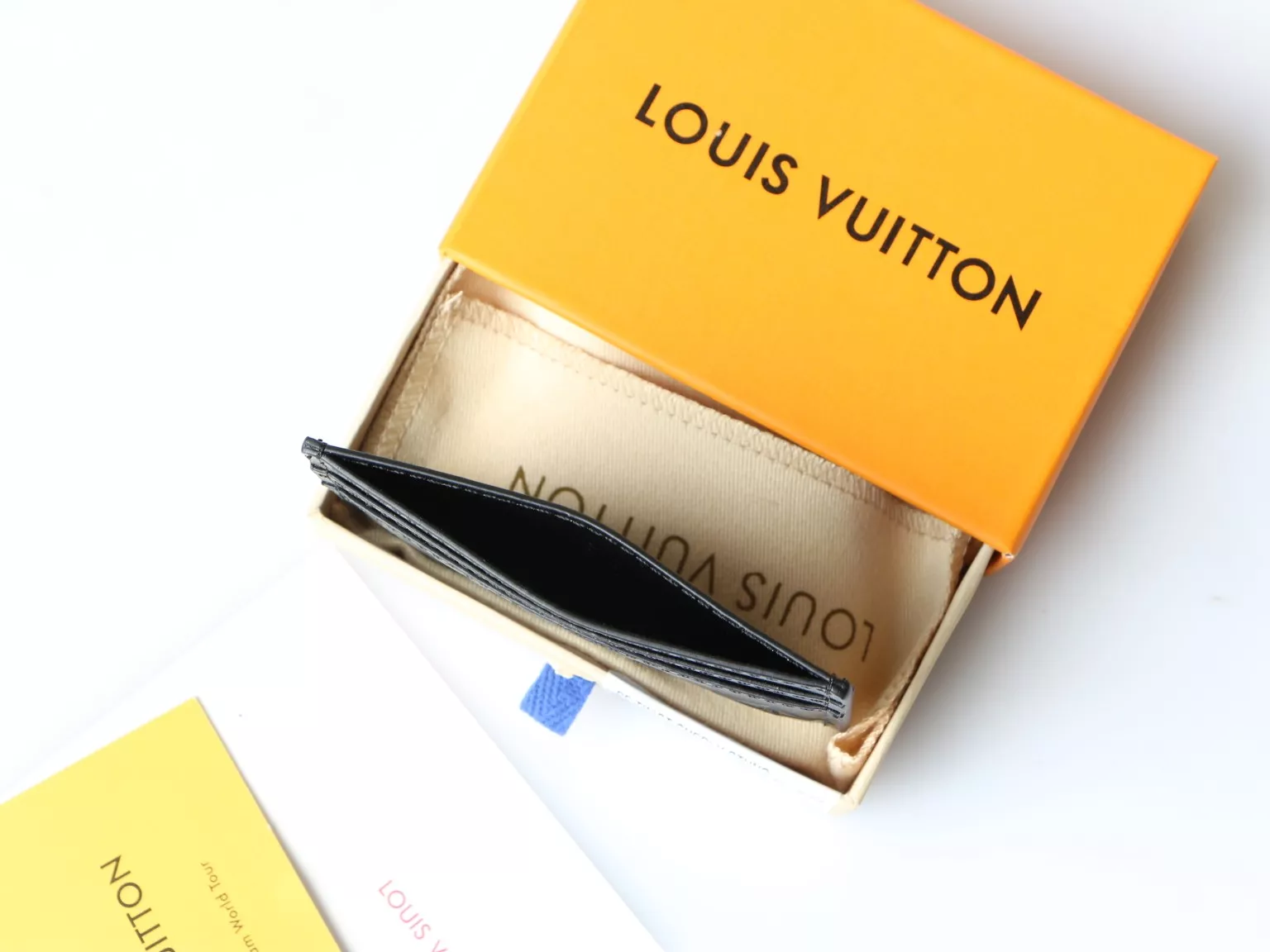 Resilient 8452 Louis Vuitton LV Card Case