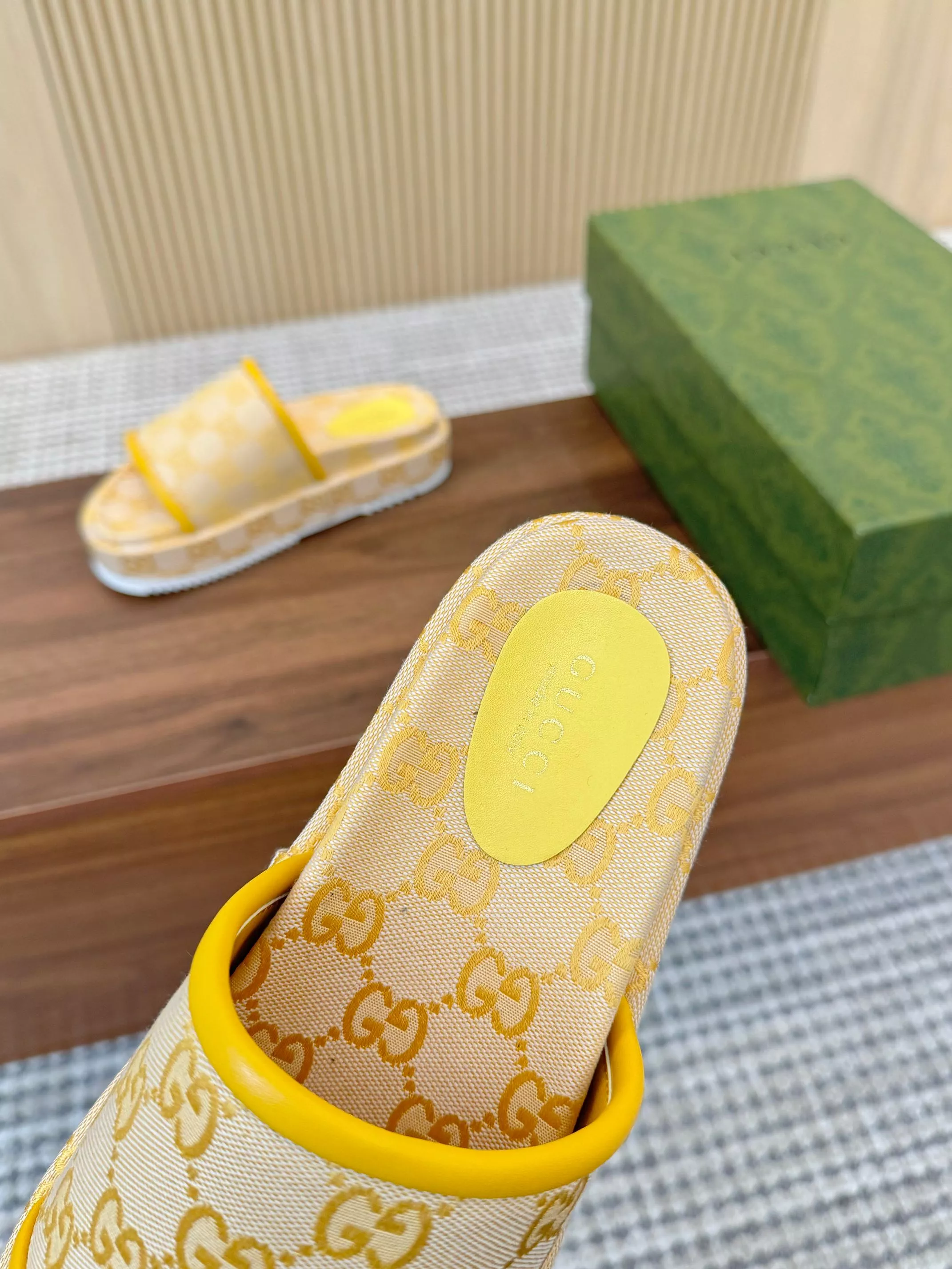 Resilient 8468 Gucci Slippers For Women