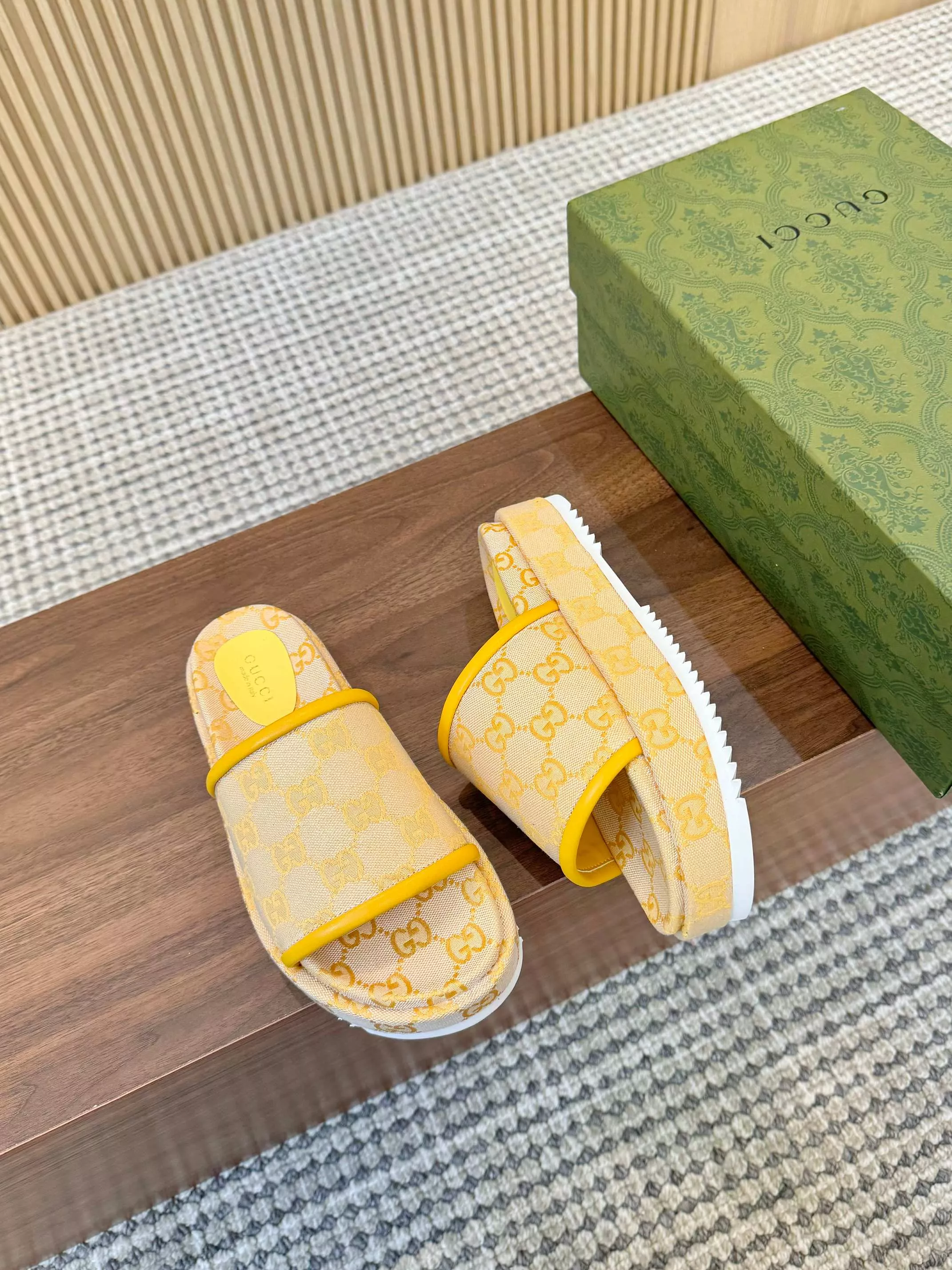 Resilient 8468 Gucci Slippers For Women