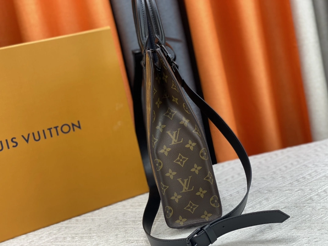 Resilient 8484 Louis Vuitton AAA Man Handbags