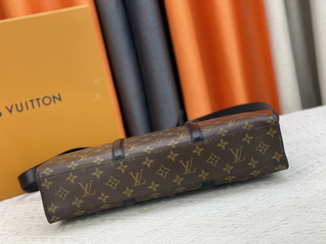 Resilient 8484 Louis Vuitton AAA Man Handbags