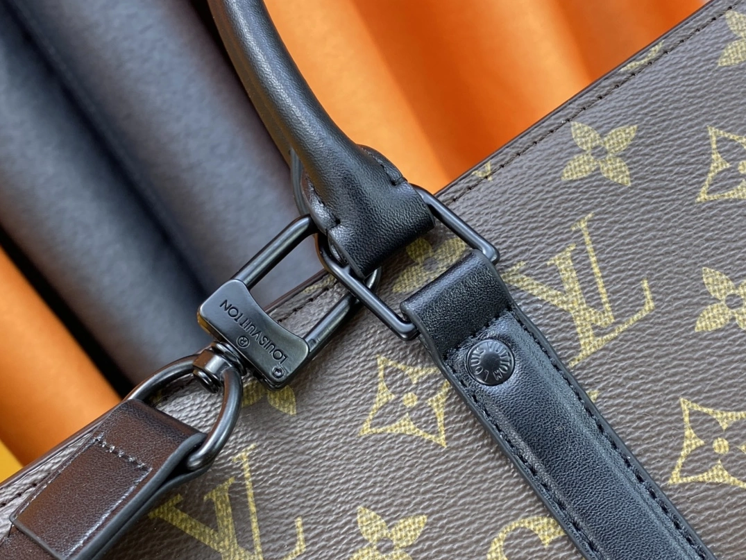 Resilient 8484 Louis Vuitton AAA Man Handbags