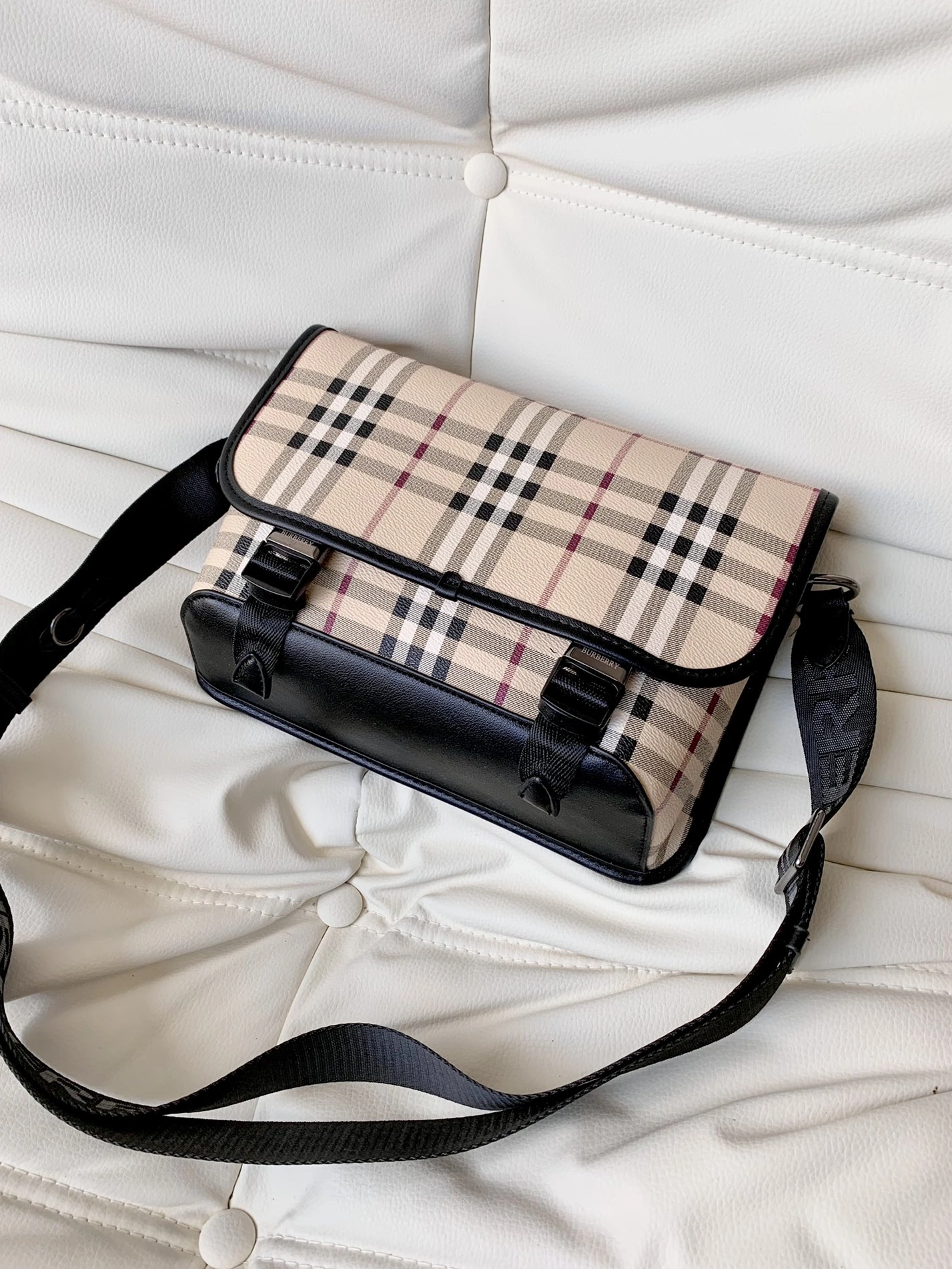 Resilient 8585 Burberry AAA Man Messenger Bags