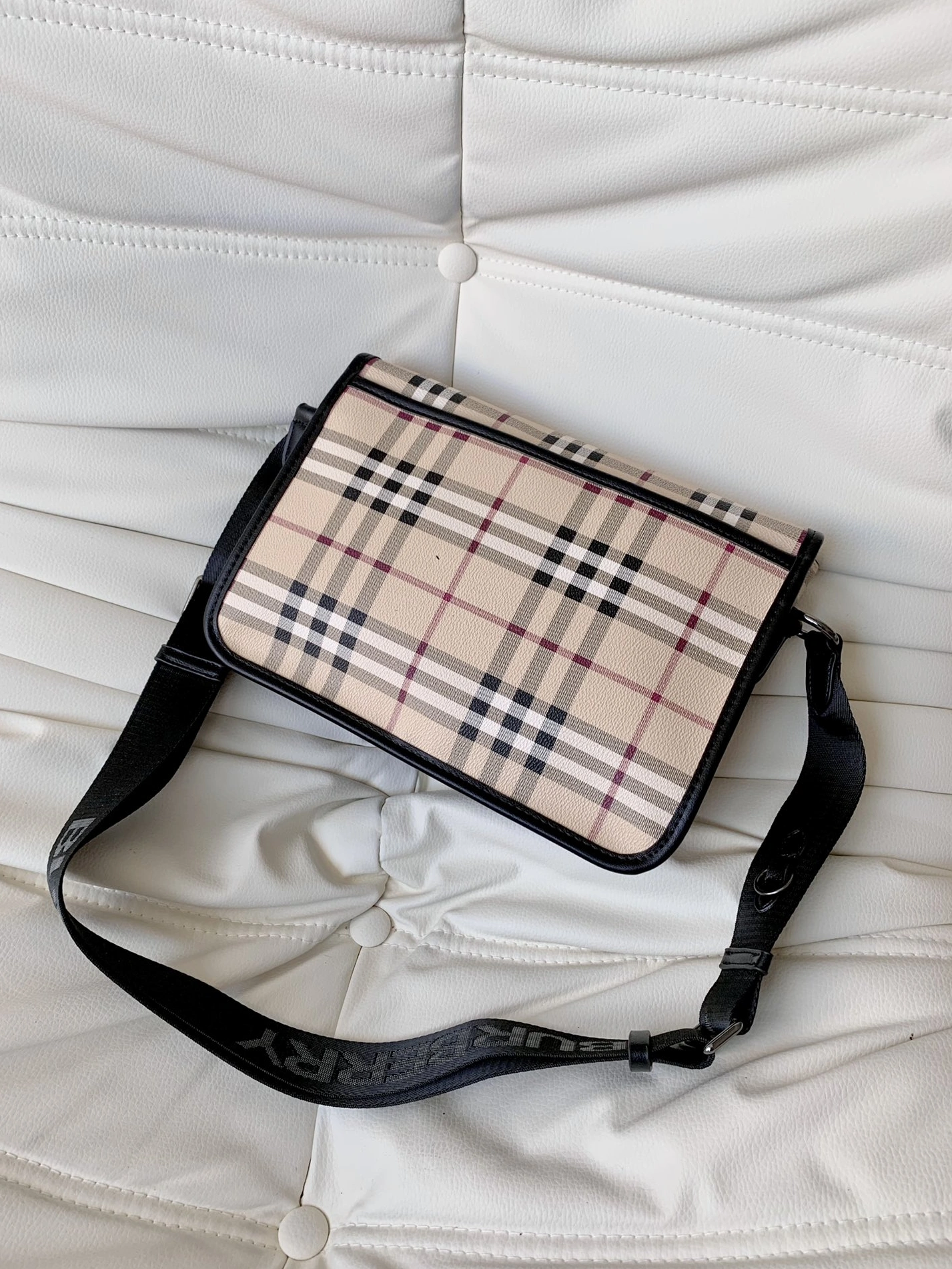 Resilient 8585 Burberry AAA Man Messenger Bags