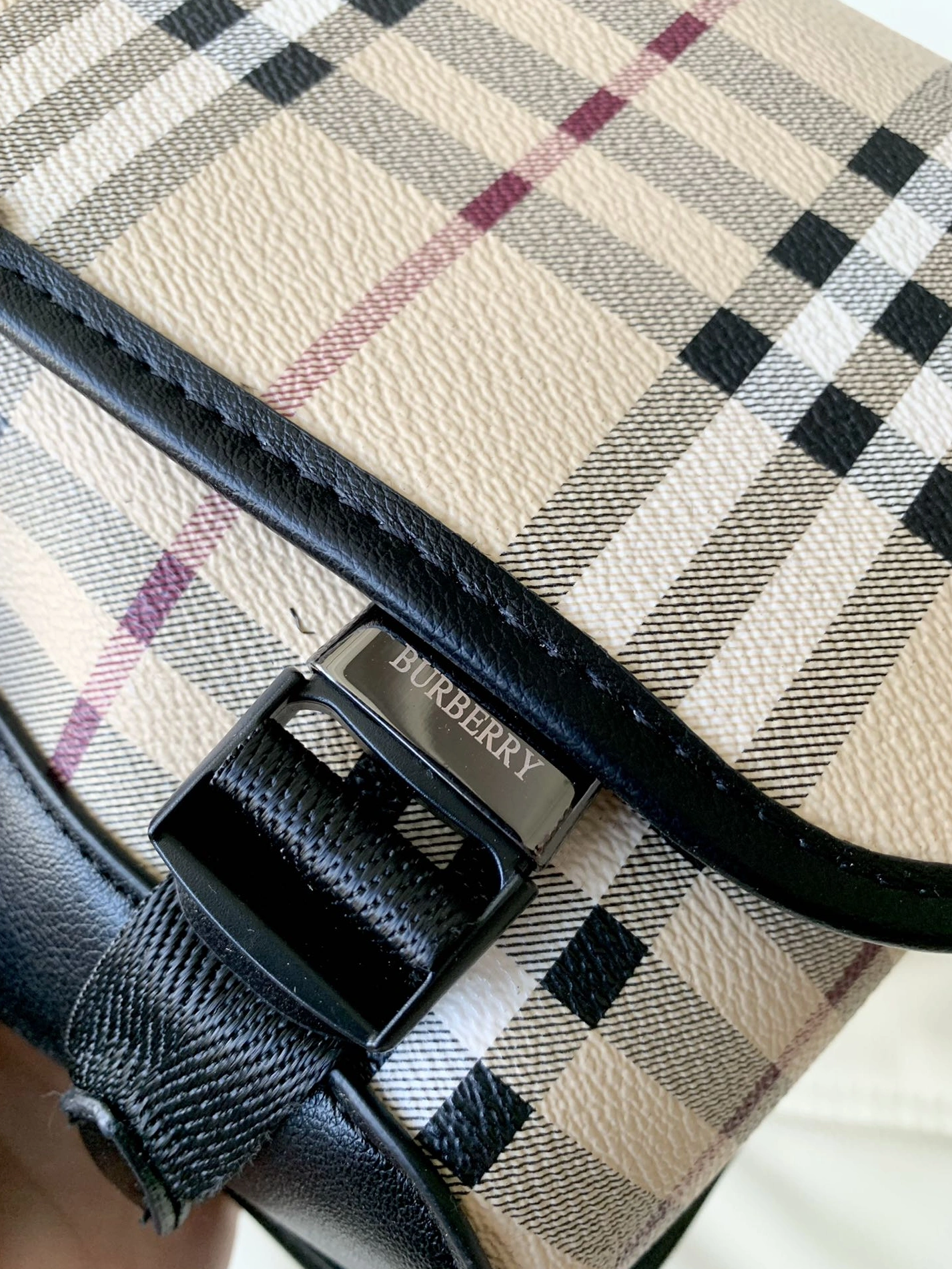 Resilient 8585 Burberry AAA Man Messenger Bags