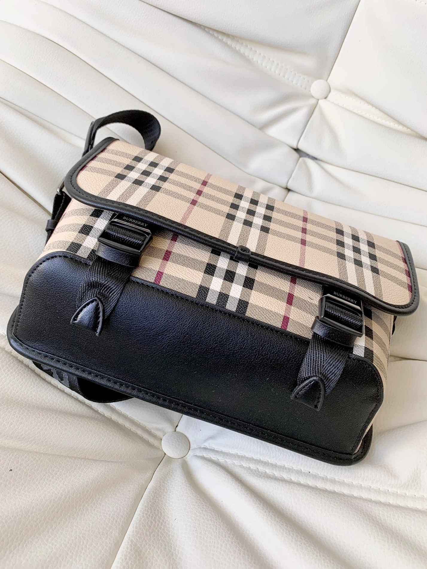 Resilient 8585 Burberry AAA Man Messenger Bags