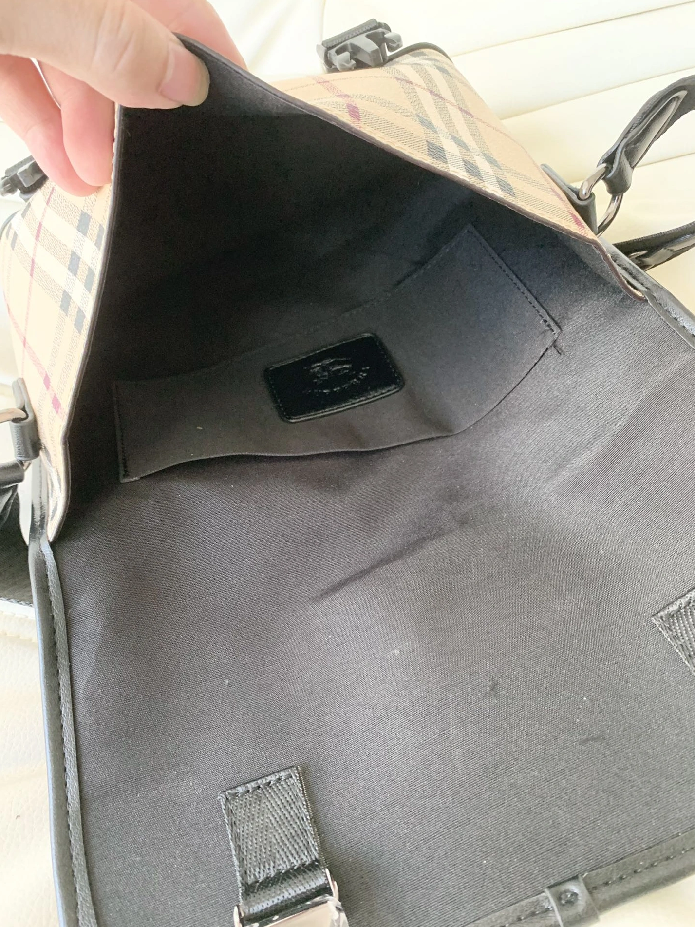 Resilient 8585 Burberry AAA Man Messenger Bags