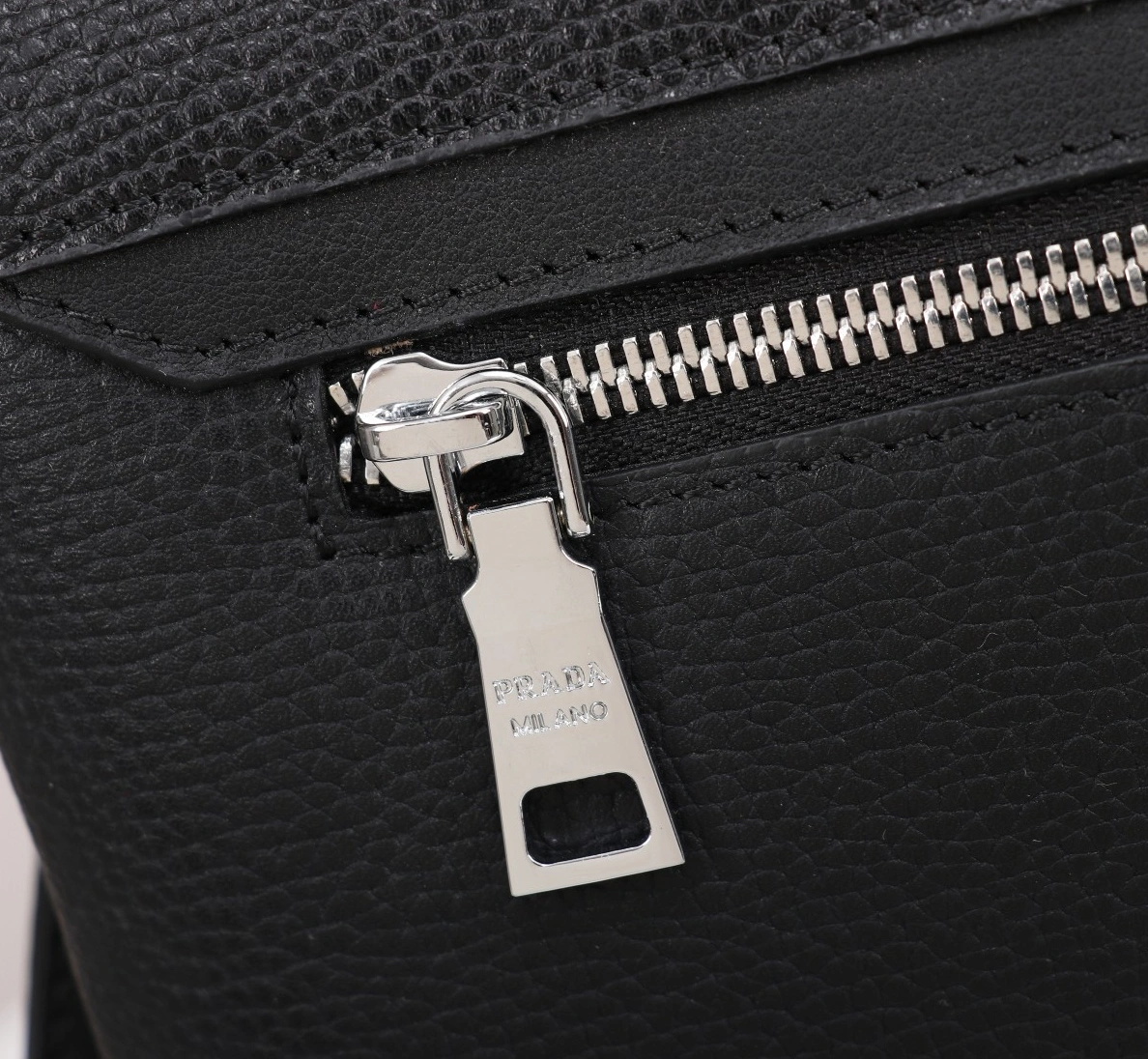 Resilient 8739 Prada AAA Man Wallets