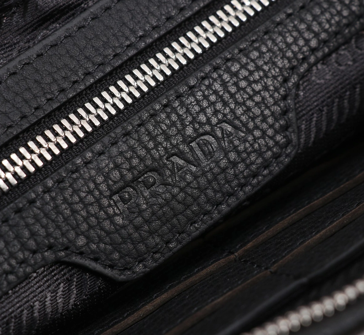 Resilient 8739 Prada AAA Man Wallets